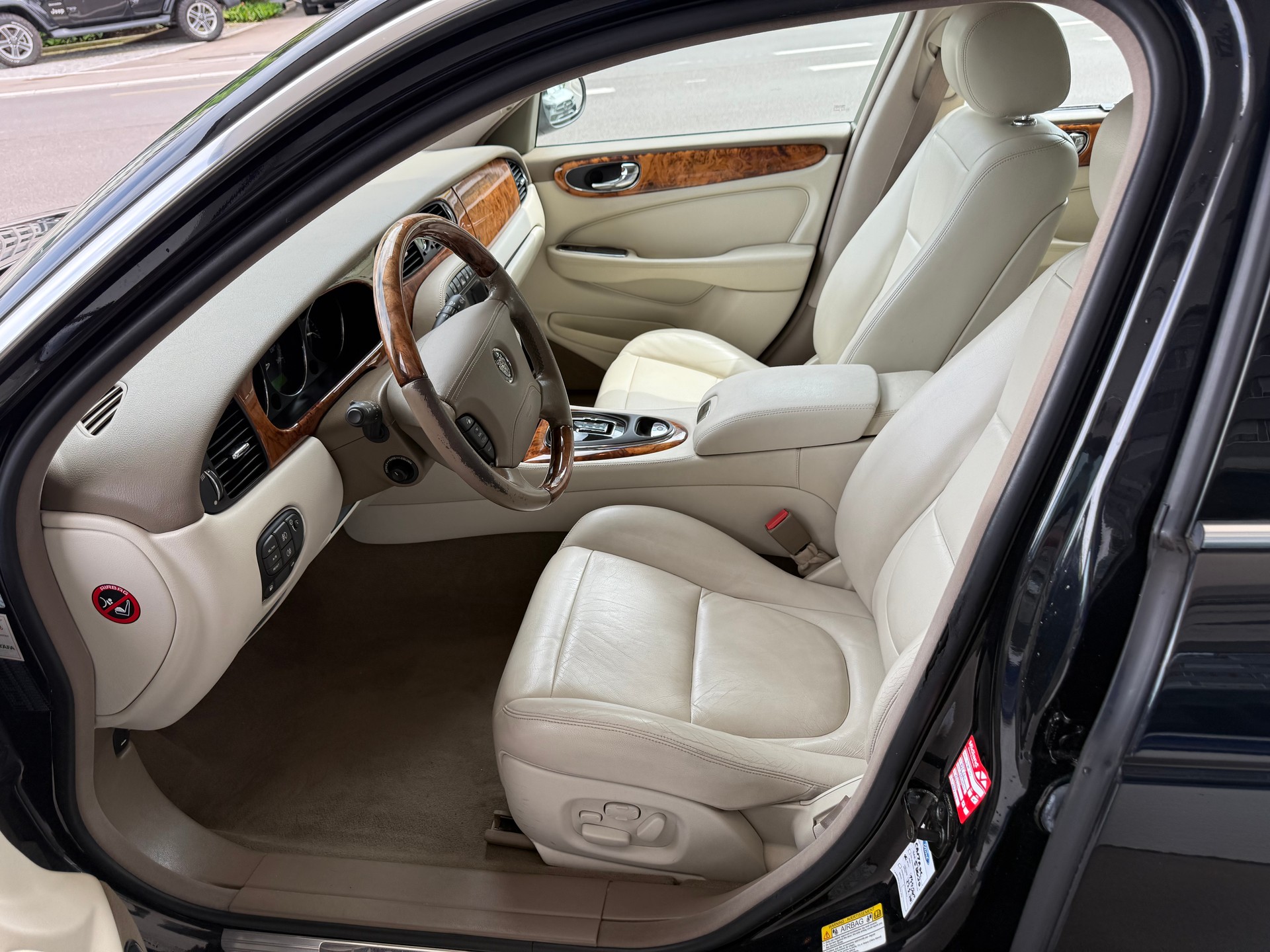 JAGUAR XJ8 4.2 V8 Executive-image-7