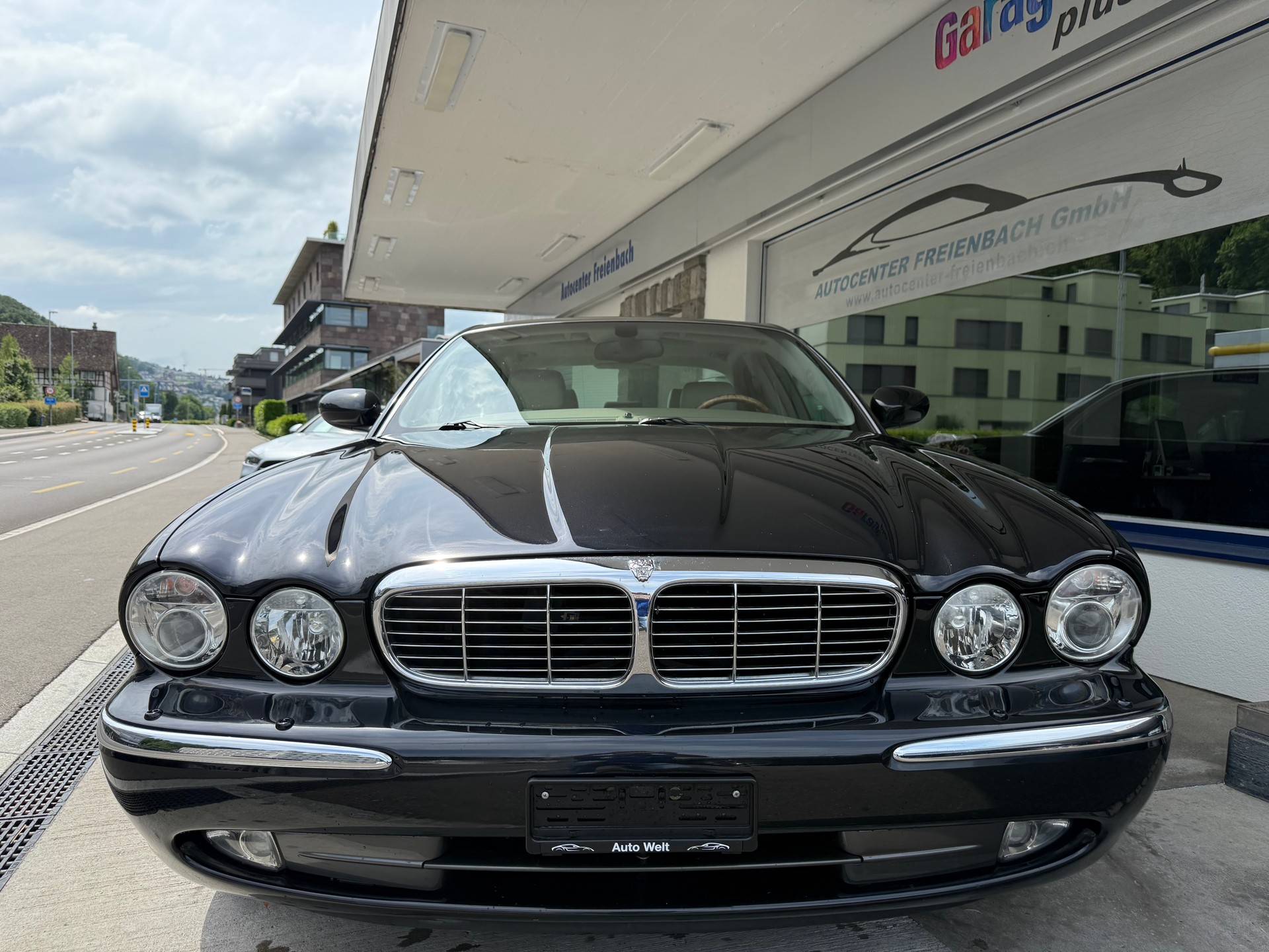 JAGUAR XJ8 4.2 V8 Executive-image-1