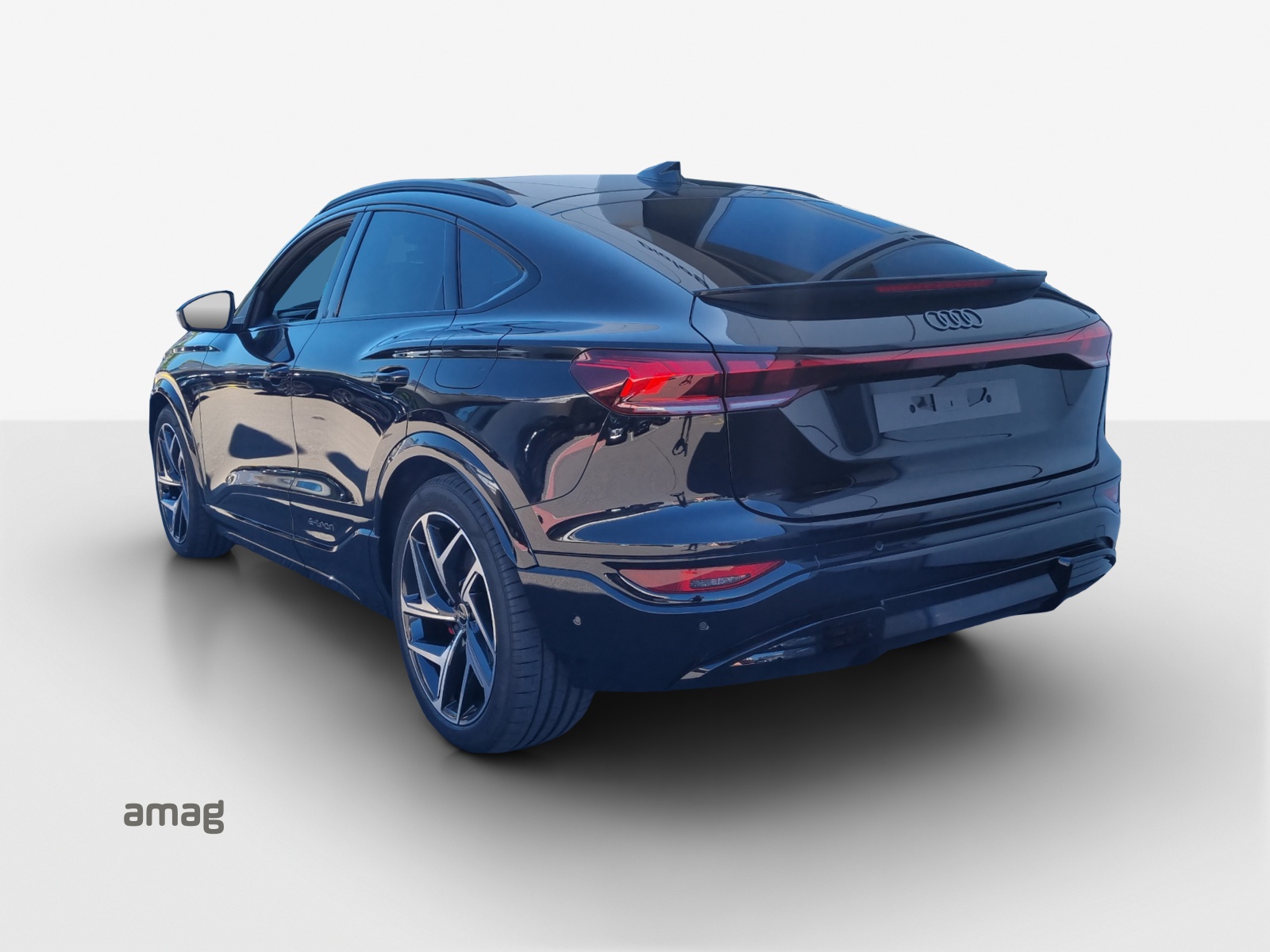 AUDI SQ6 Sportback e-tron quattro-image-2