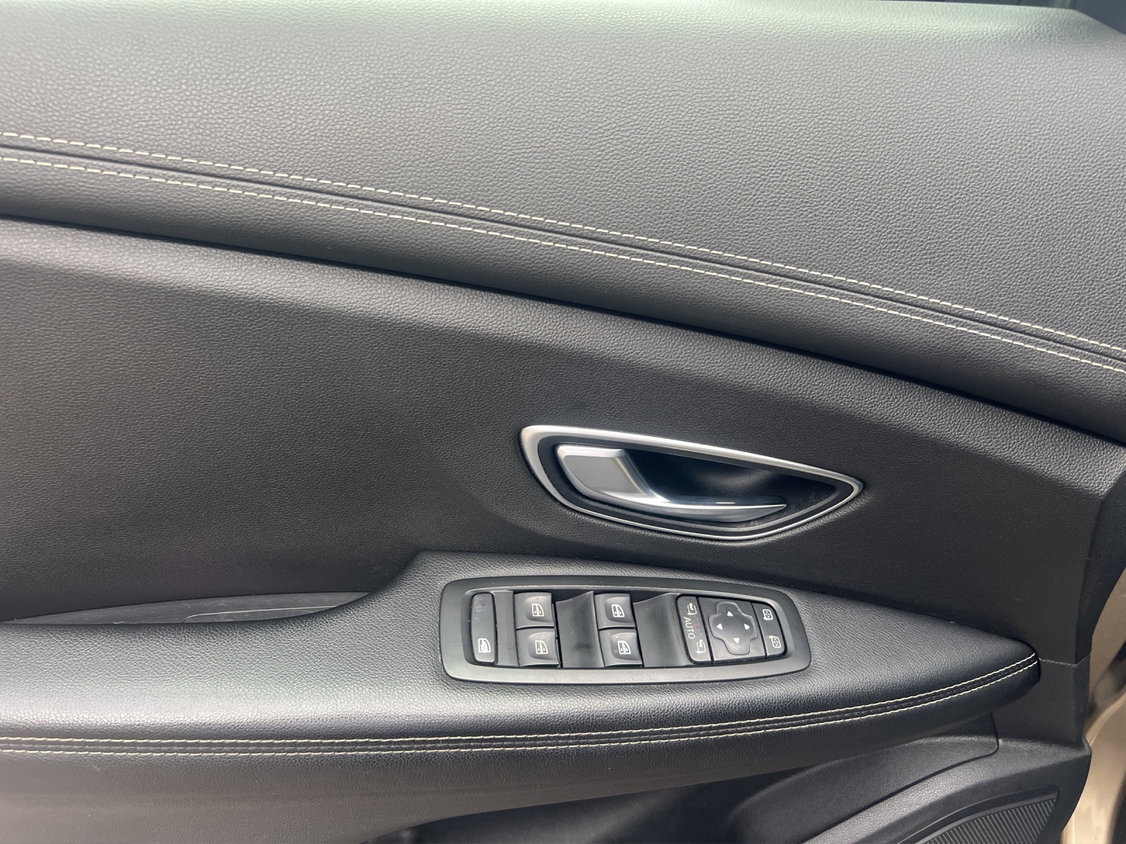 RENAULT Grand Scénic 1.3 16V Turbo Intens Pack Advantage EDC-image-9