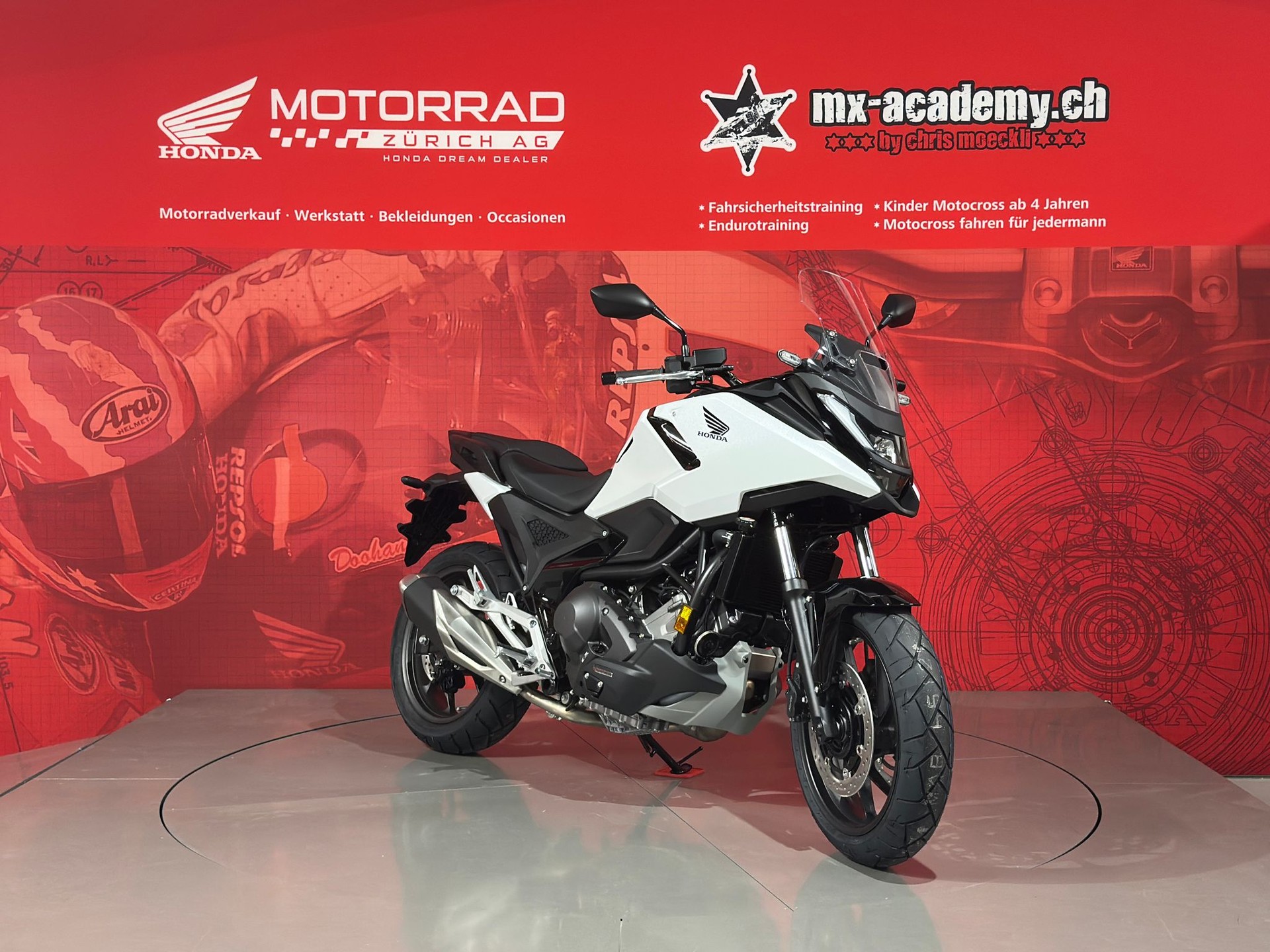 HONDA NC 750 - DCT- Modell 2025 *Neufahrzeug*-showroom-element-1