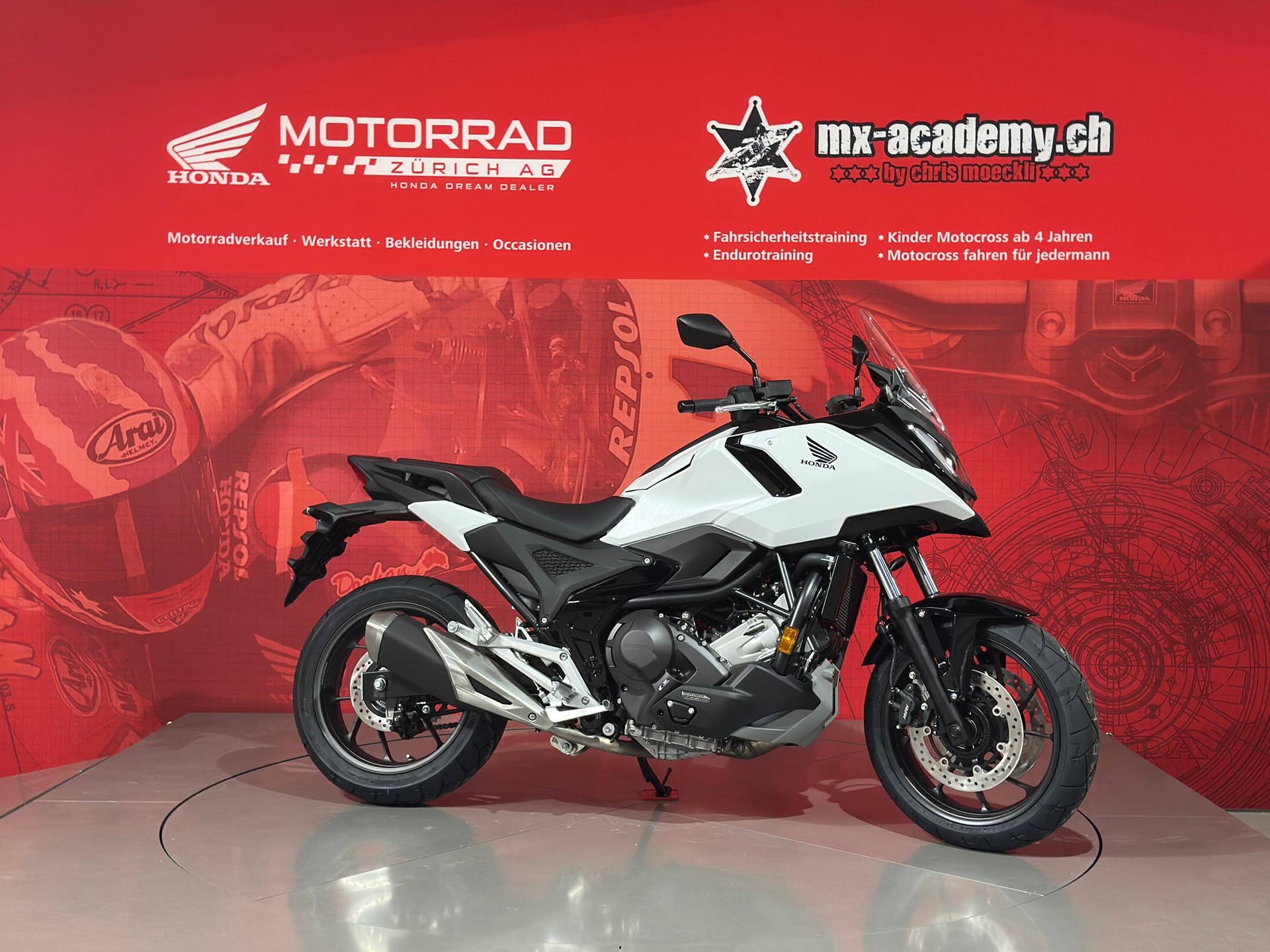 HONDA NC 750 - DCT- Modell 2025 *Neufahrzeug*-showroom-element-2