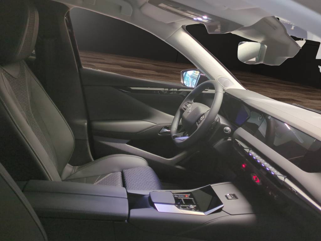 DS AUTOMOBILES DS 4 1.2 MHEV Ligne Noire-image-10