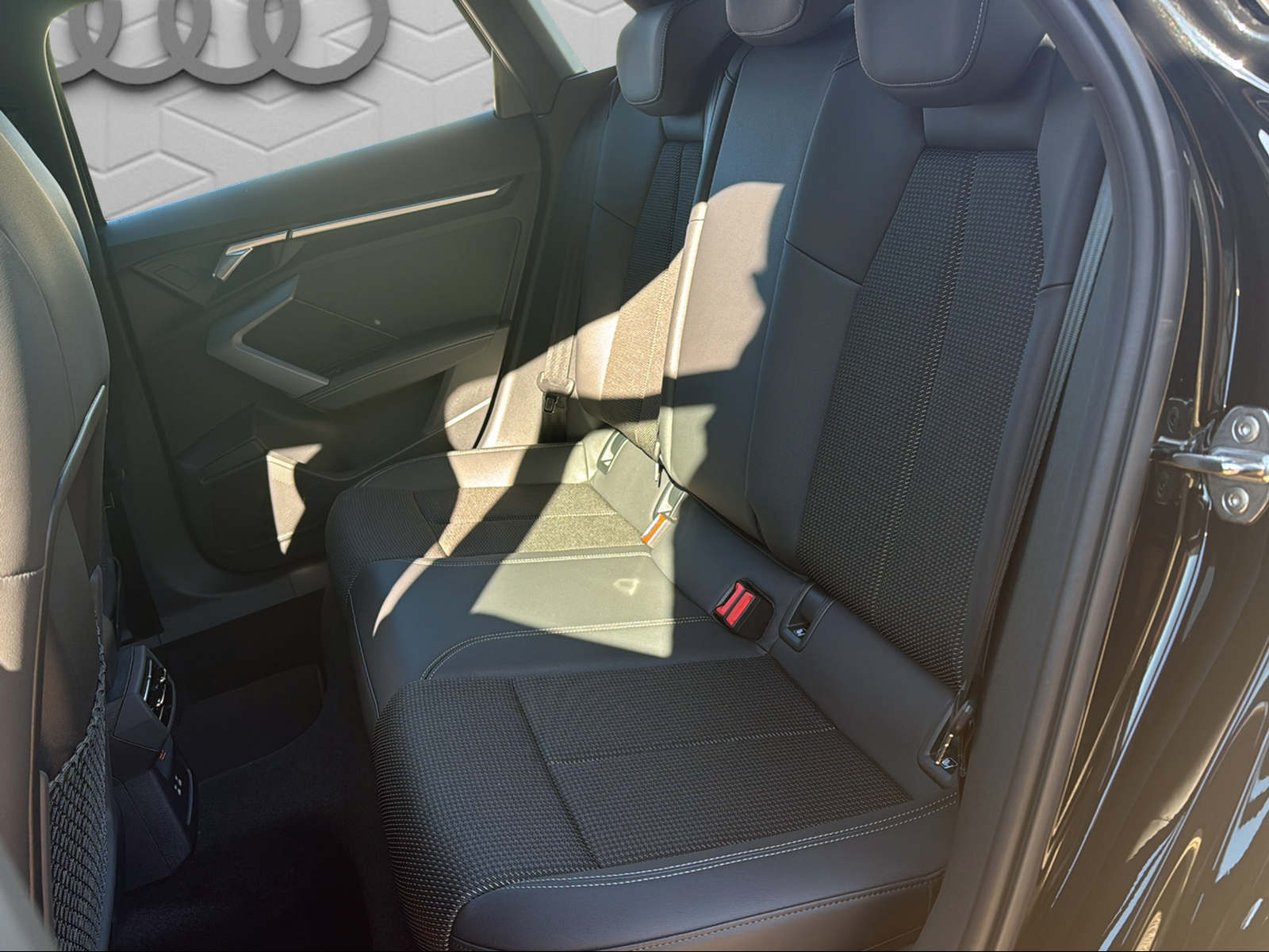 AUDI A3 Sportback TFSI 110 kW S line Attraction S tronic-image-12