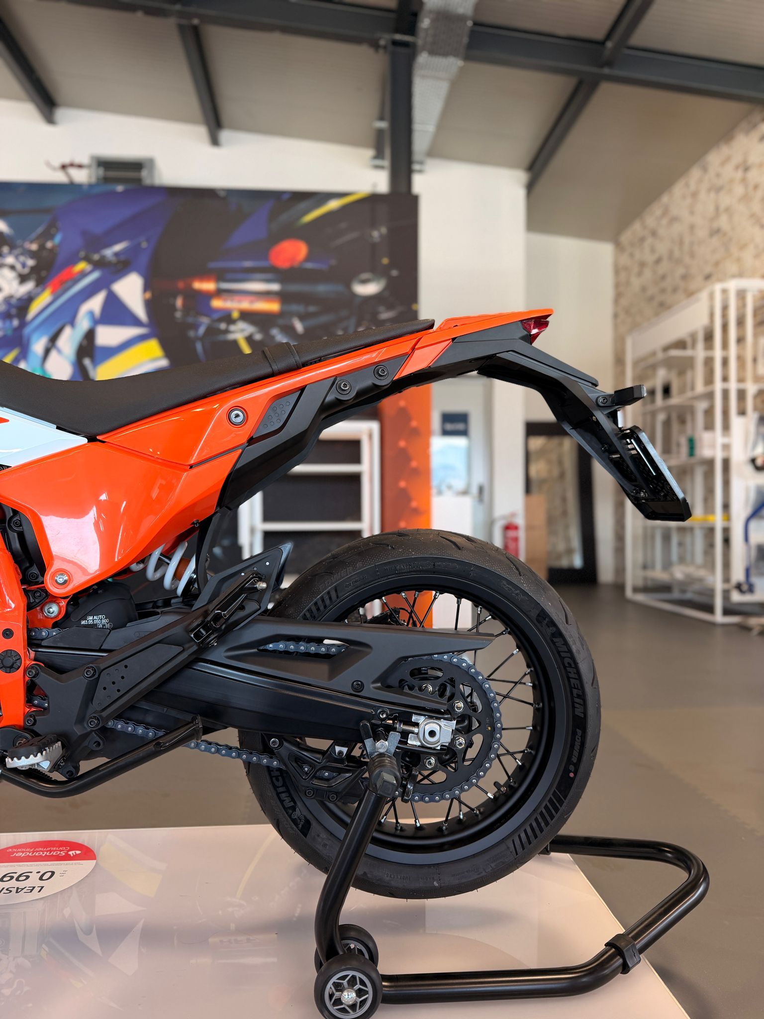 KTM 390 SMC R 2026-showroom-element-3