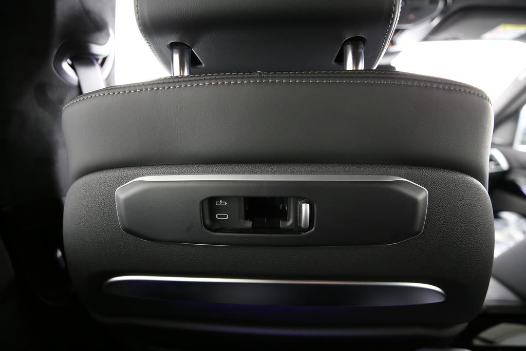 BMW X7 M60i-image-4
