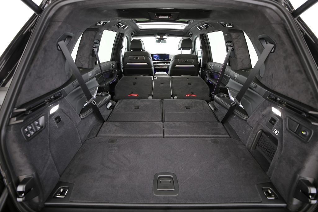 BMW X7 M60i-image-8
