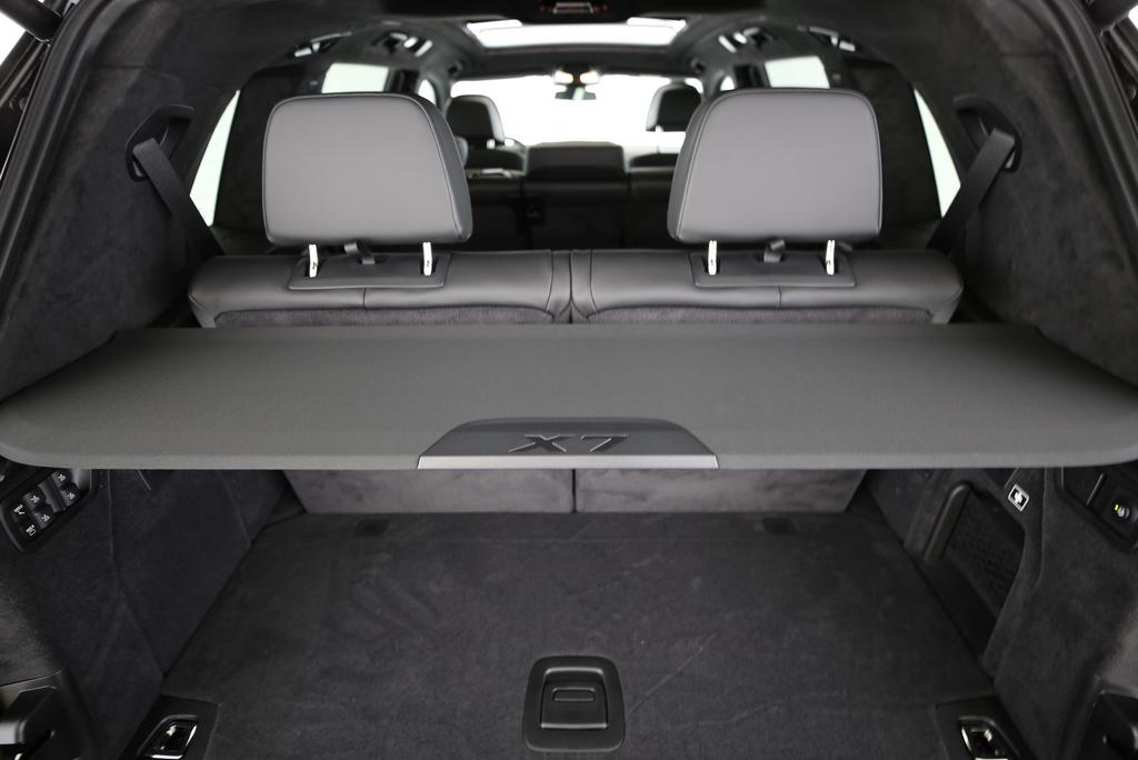 BMW X7 M60i-image-7