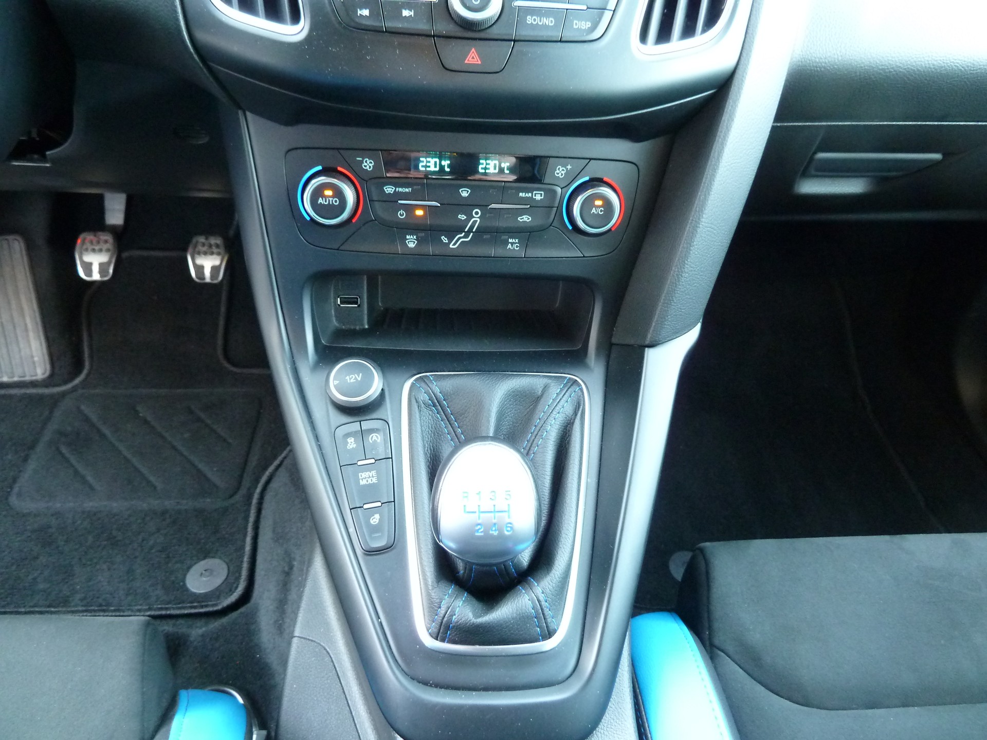 FORD Focus 2.3 EcoBoost RS+ AWD-image-12