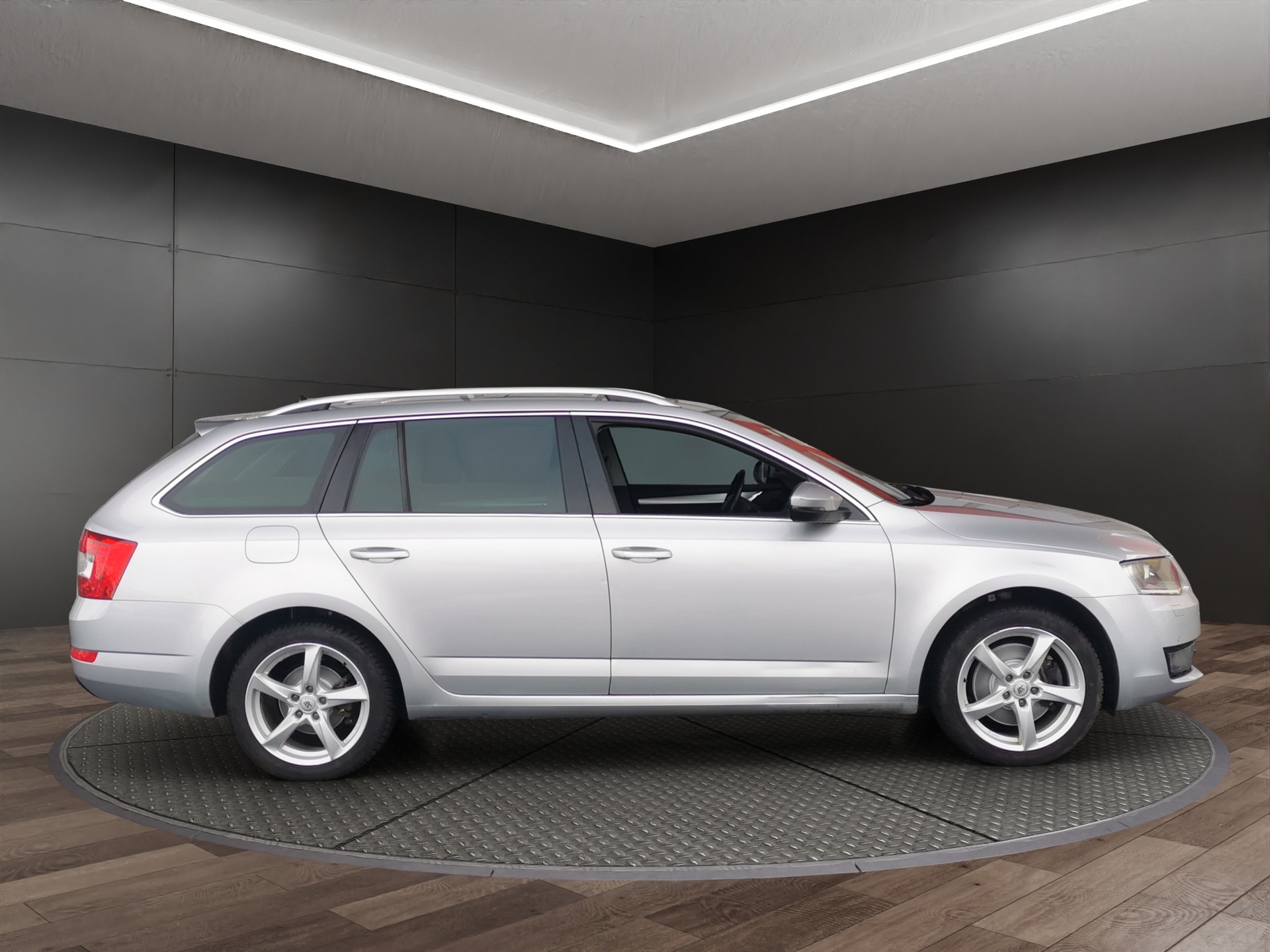 SKODA Octavia Combi 2.0 TDI Style 4x4 DSG-image-3