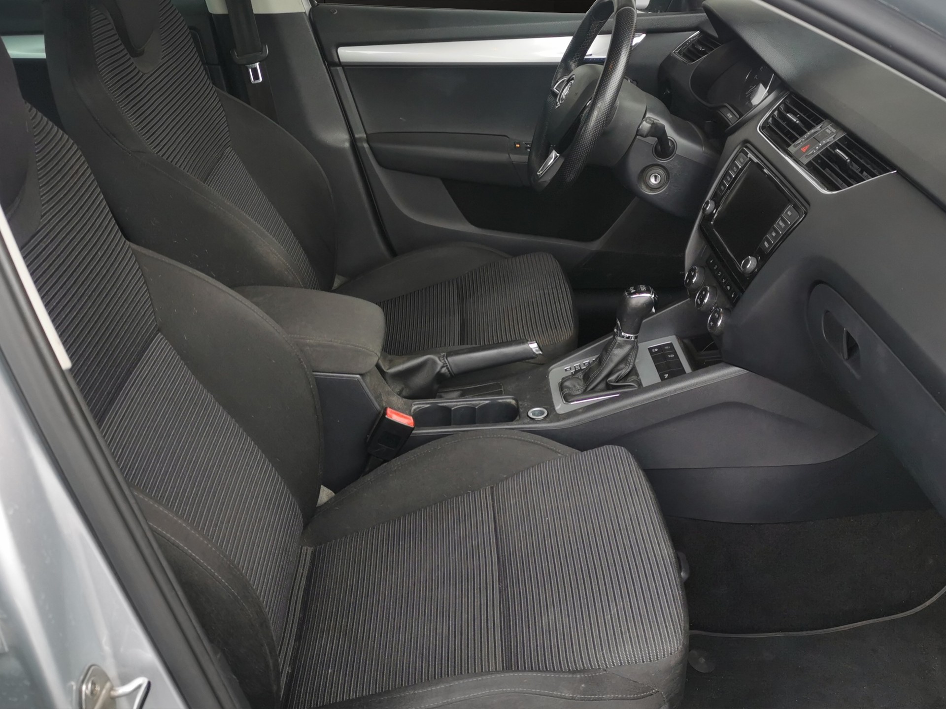 SKODA Octavia Combi 2.0 TDI Style 4x4 DSG-image-14