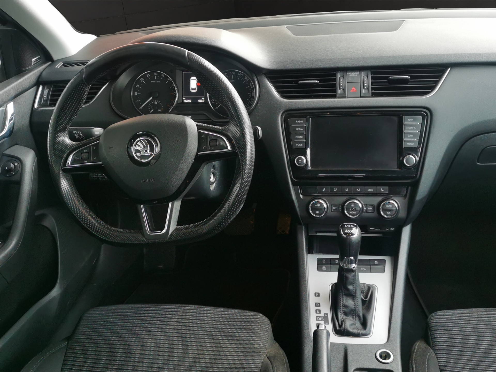 SKODA Octavia Combi 2.0 TDI Style 4x4 DSG-image-16