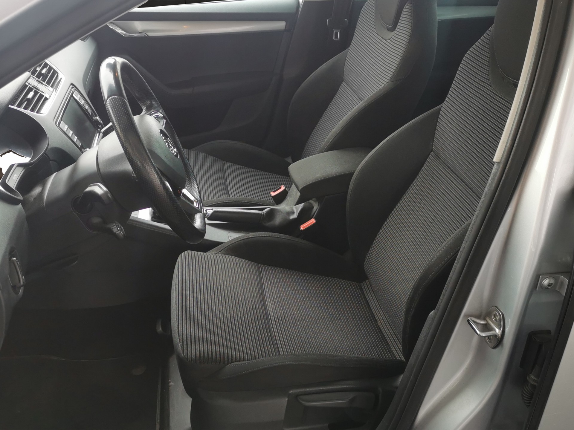 SKODA Octavia Combi 2.0 TDI Style 4x4 DSG-image-11