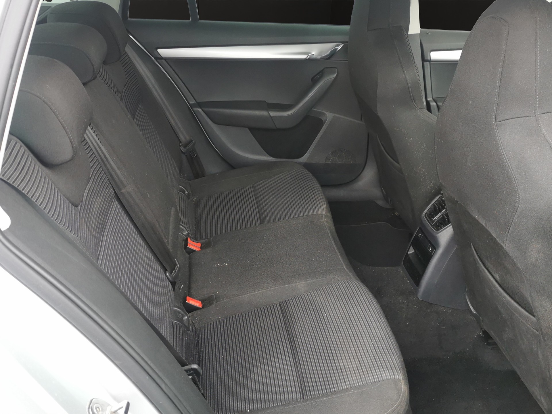 SKODA Octavia Combi 2.0 TDI Style 4x4 DSG-image-15
