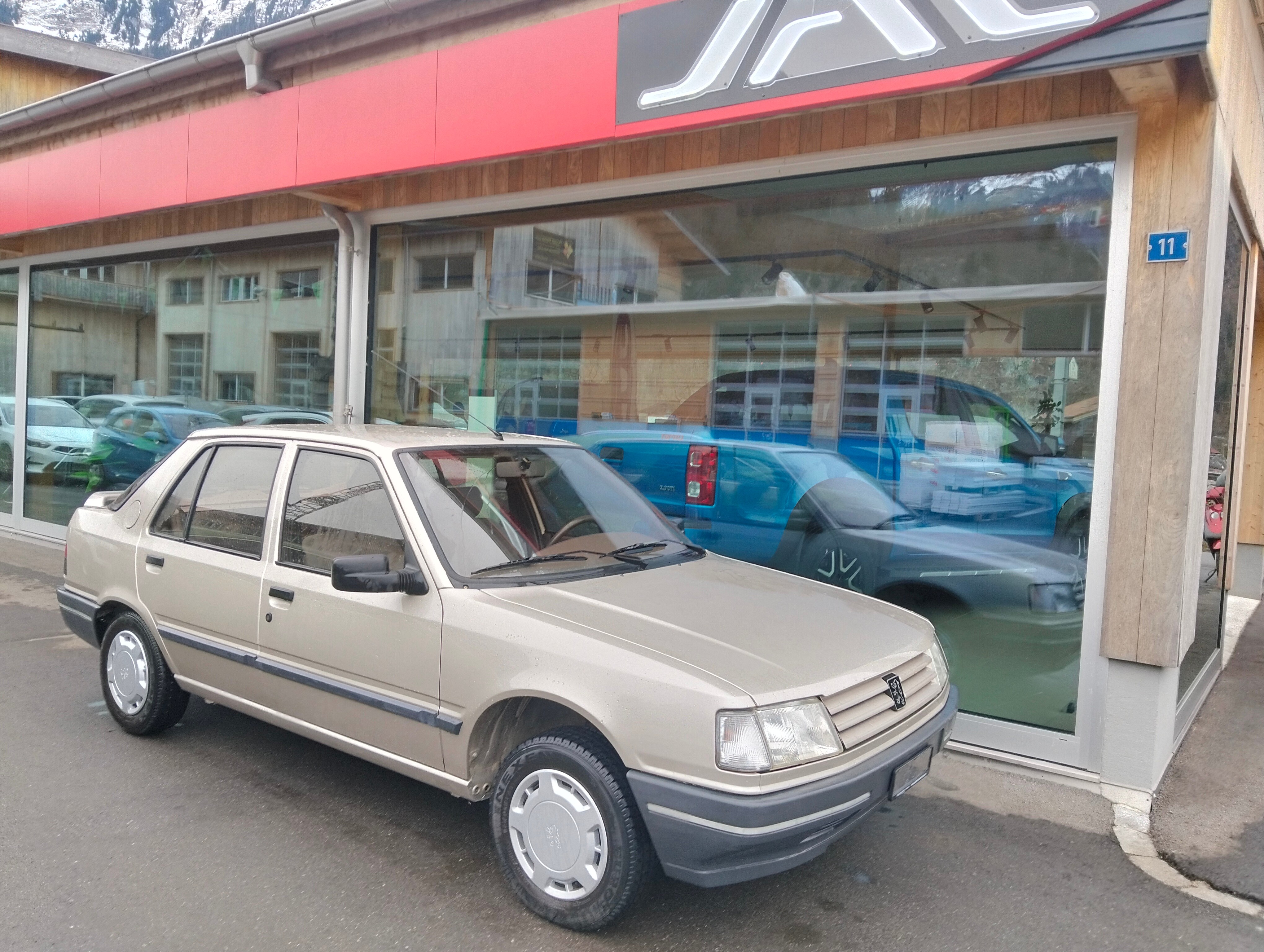 Car photo