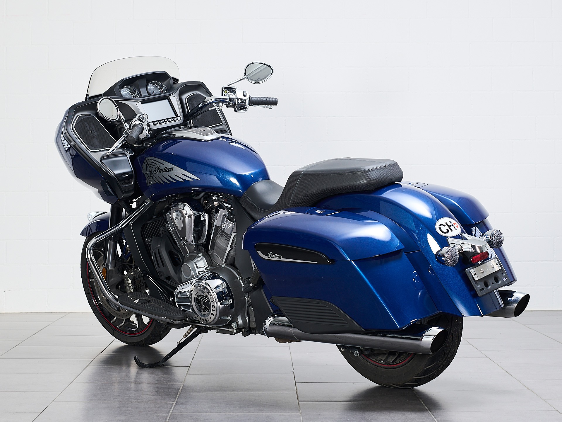 INDIAN Challenger Limited-showroom-element-3