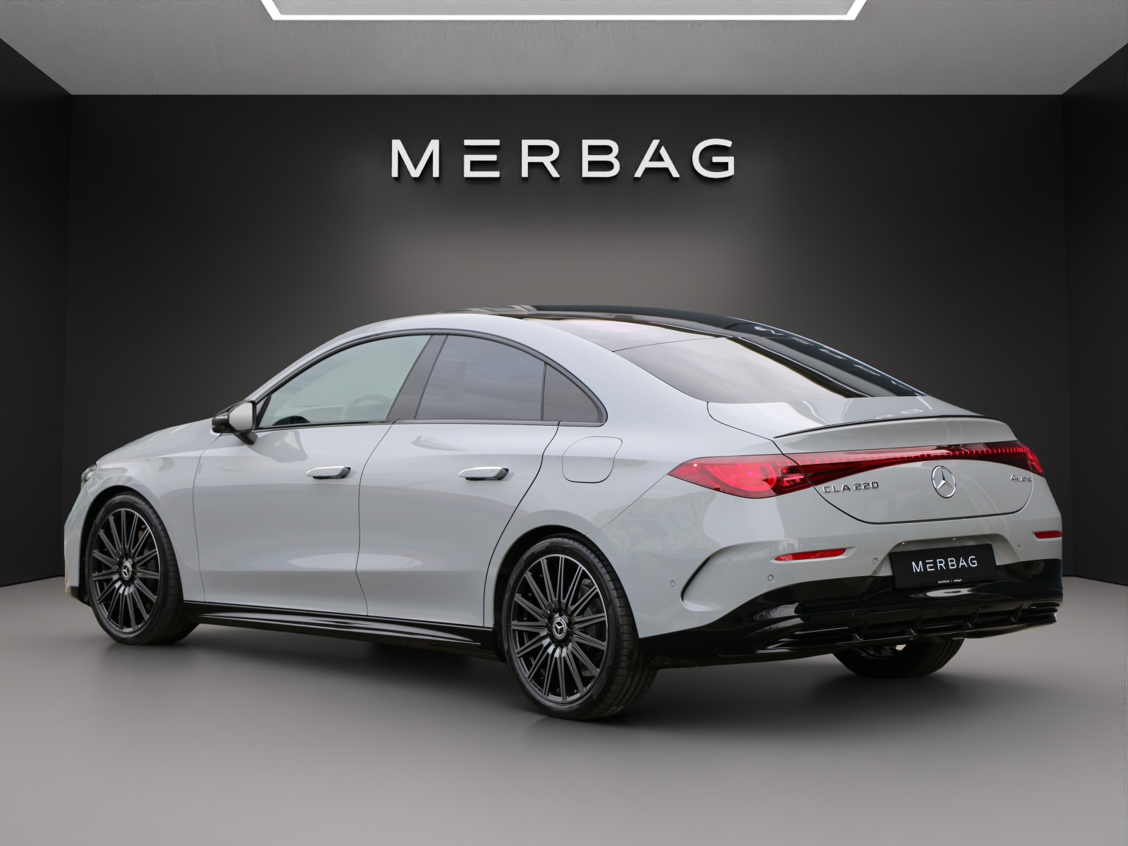 MERCEDES-BENZ CLA 220 8G-DCT 4Matic-image-2