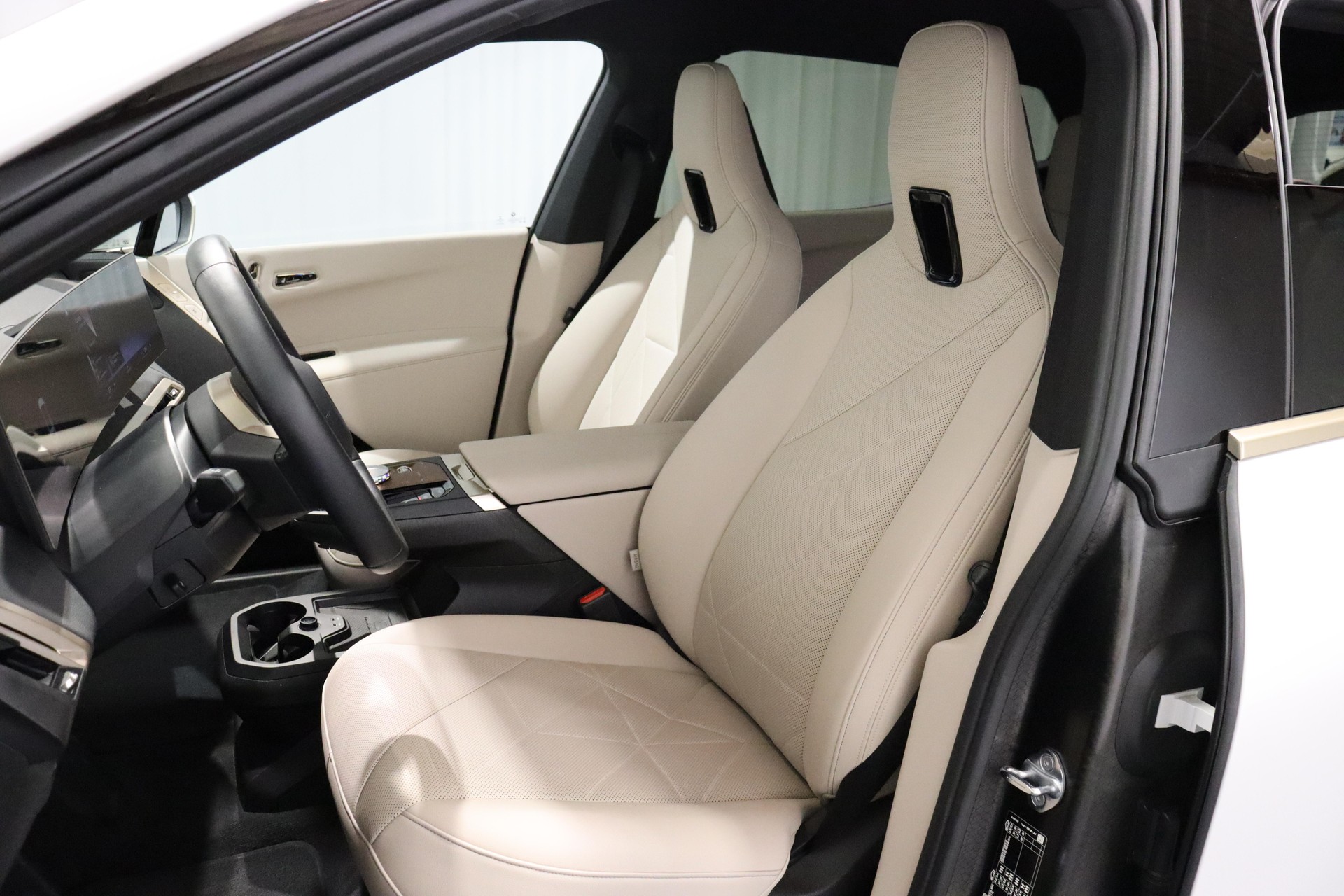 BMW iX xDrive50-image-8