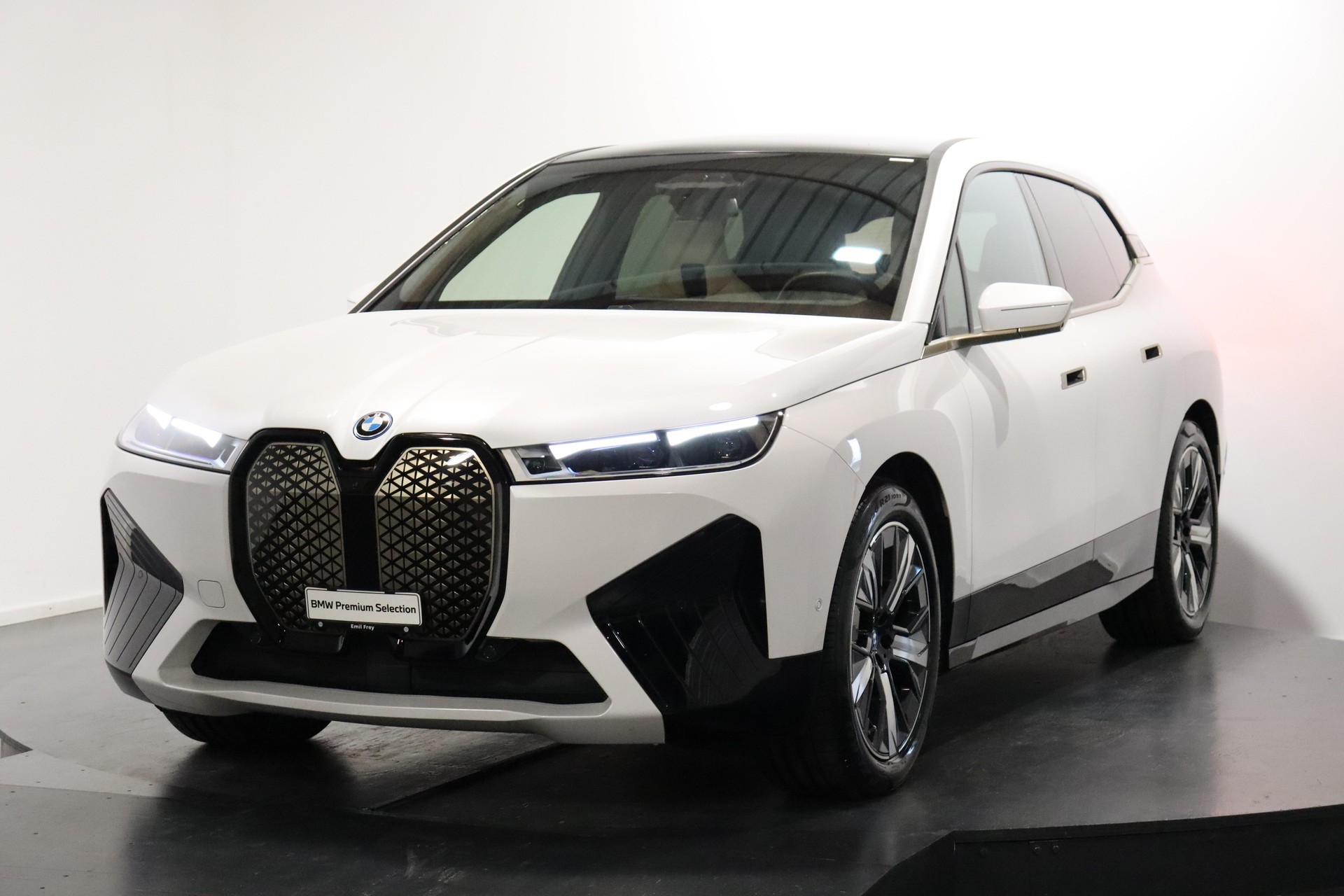 BMW iX xDrive50-image-0
