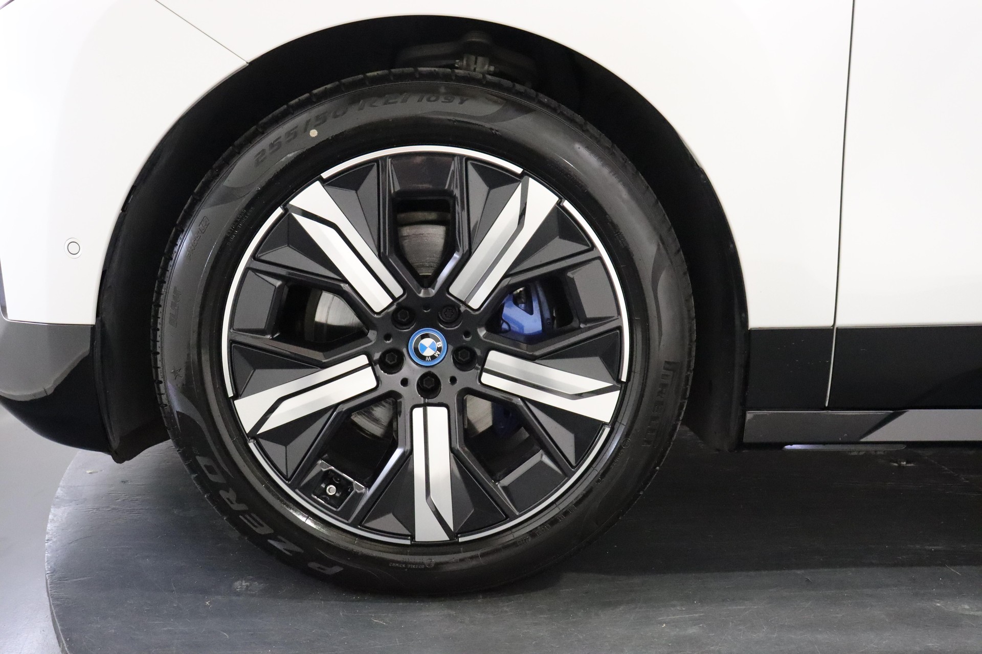 BMW iX xDrive50-image-6