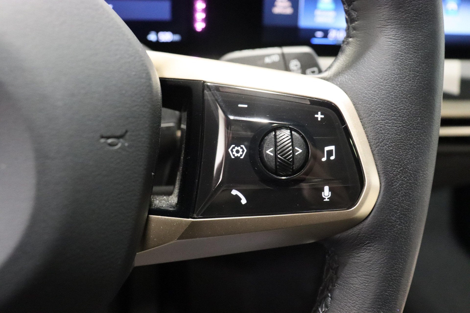 BMW iX xDrive50-image-13