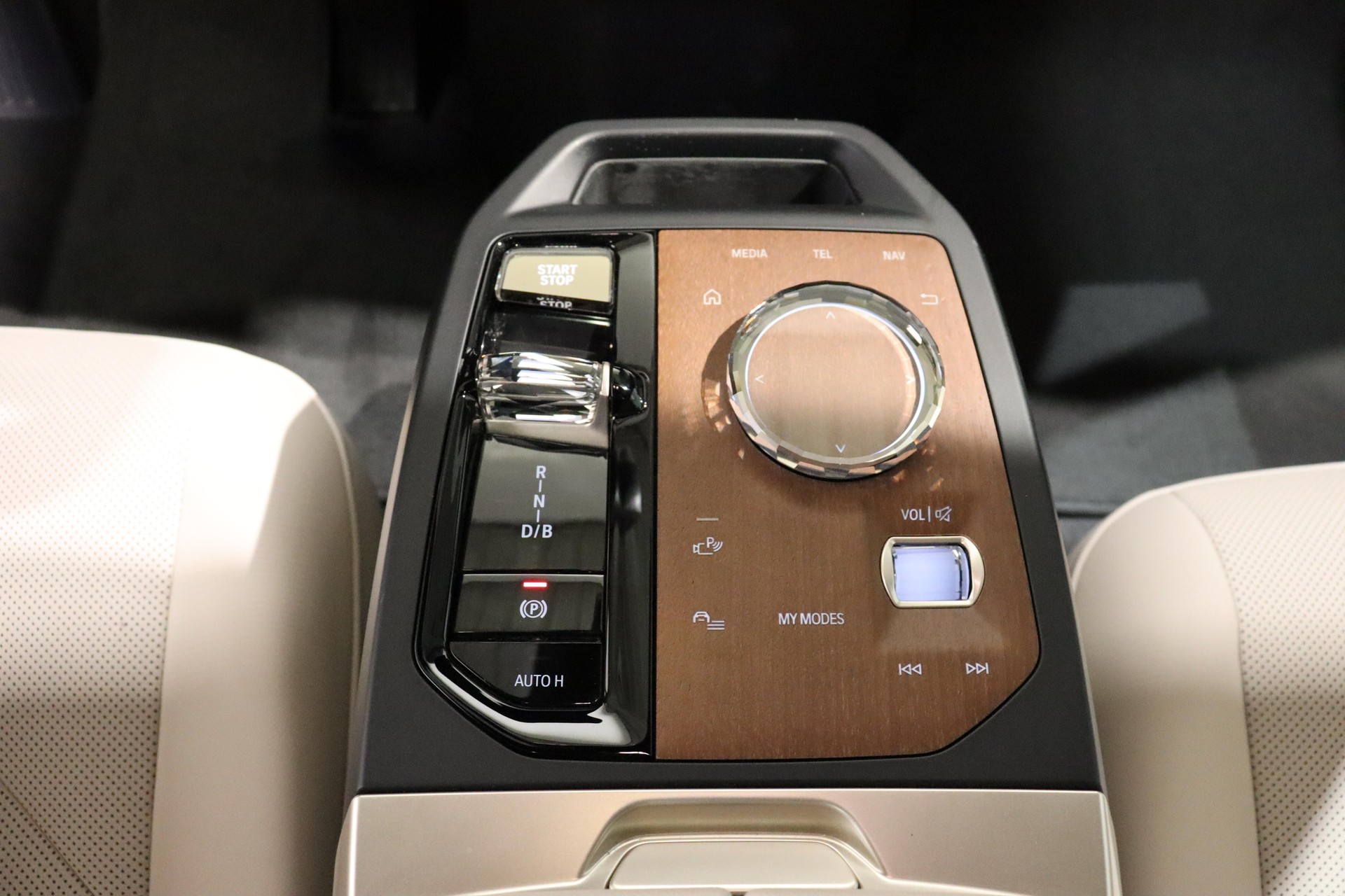 BMW iX xDrive50-image-11