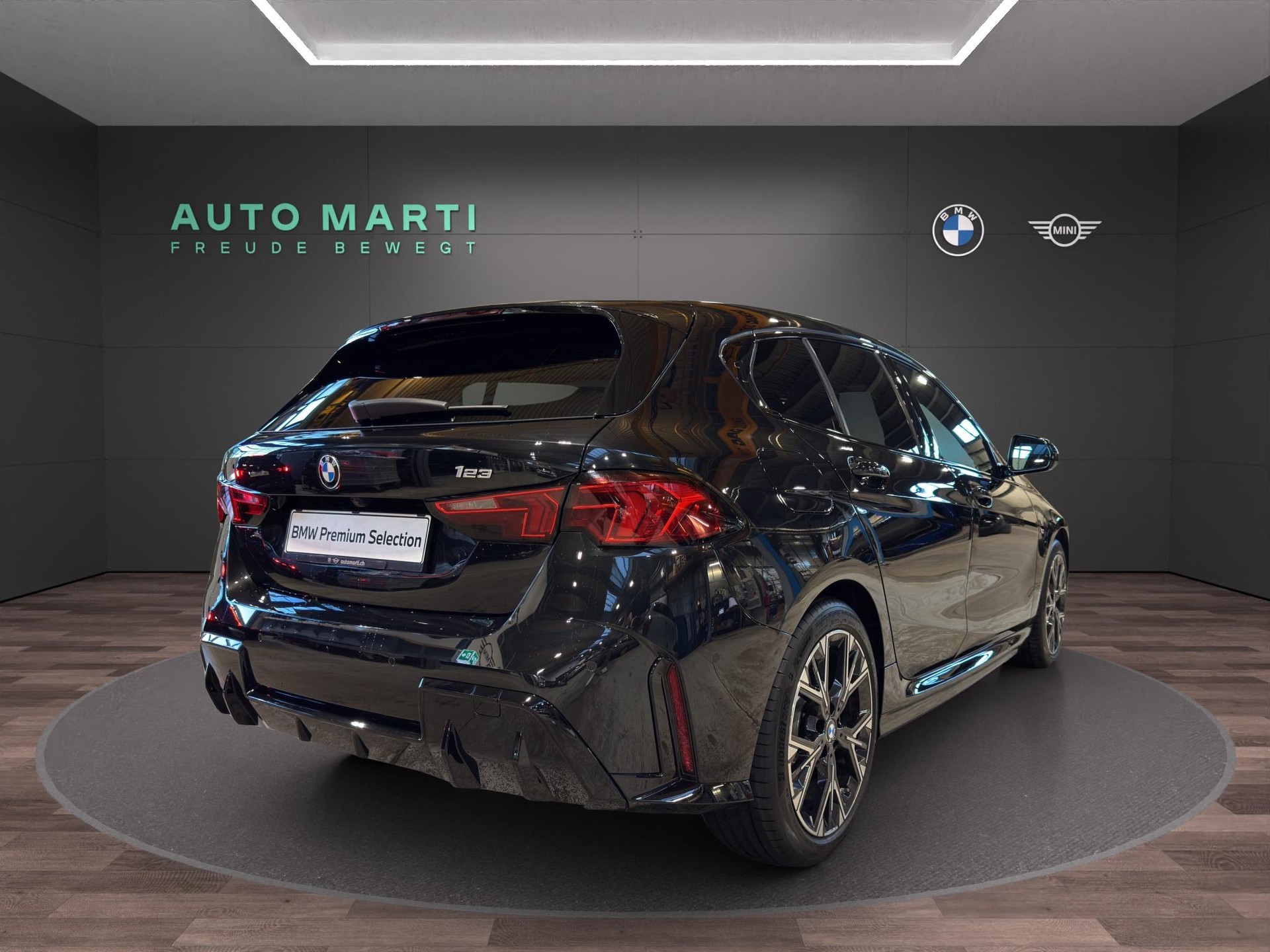 BMW 123 xDrive M Sport-showroom-element-3