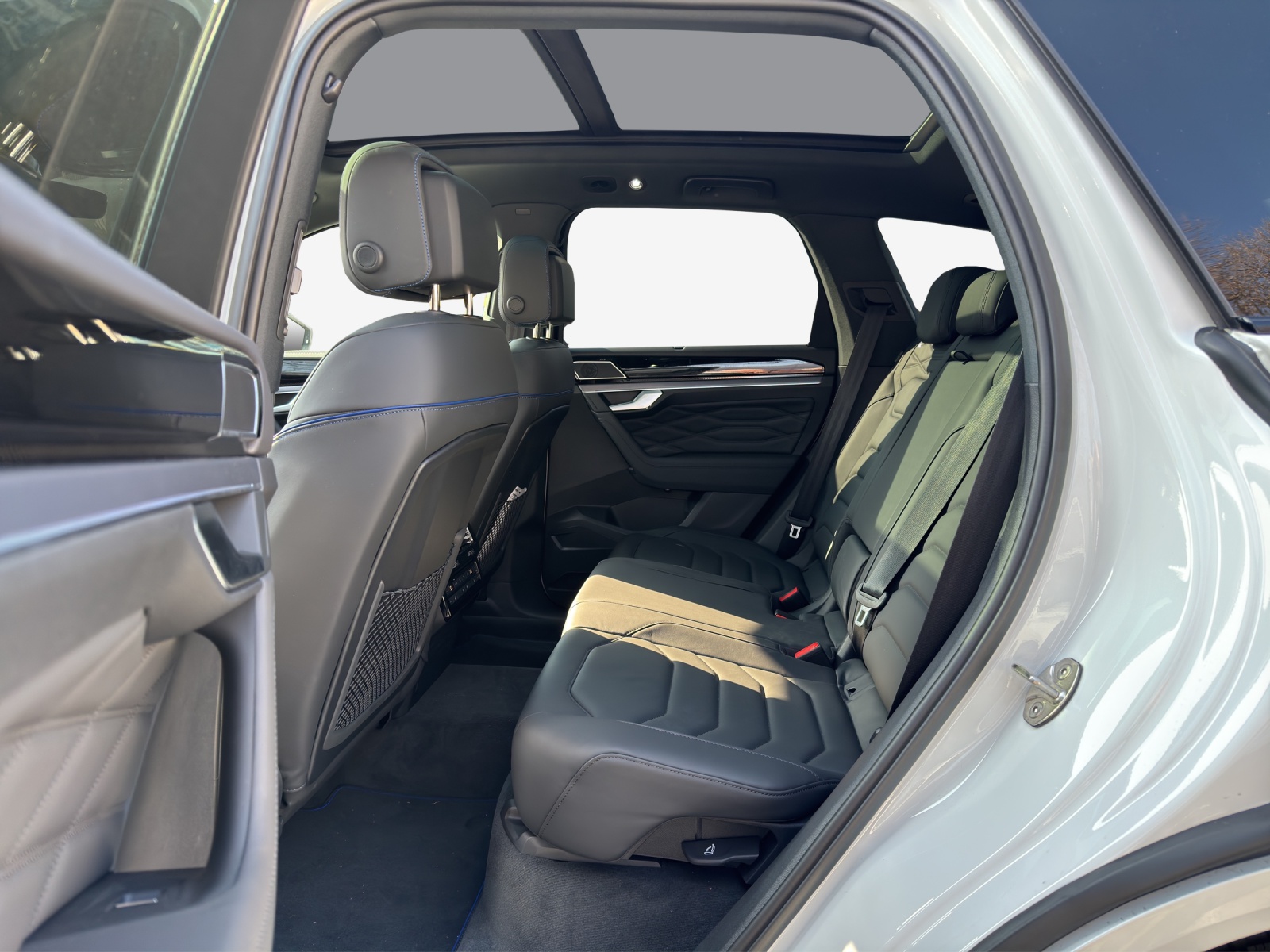 VW Touareg 3.0 TSI eHybrid United Tiptronic-image-11