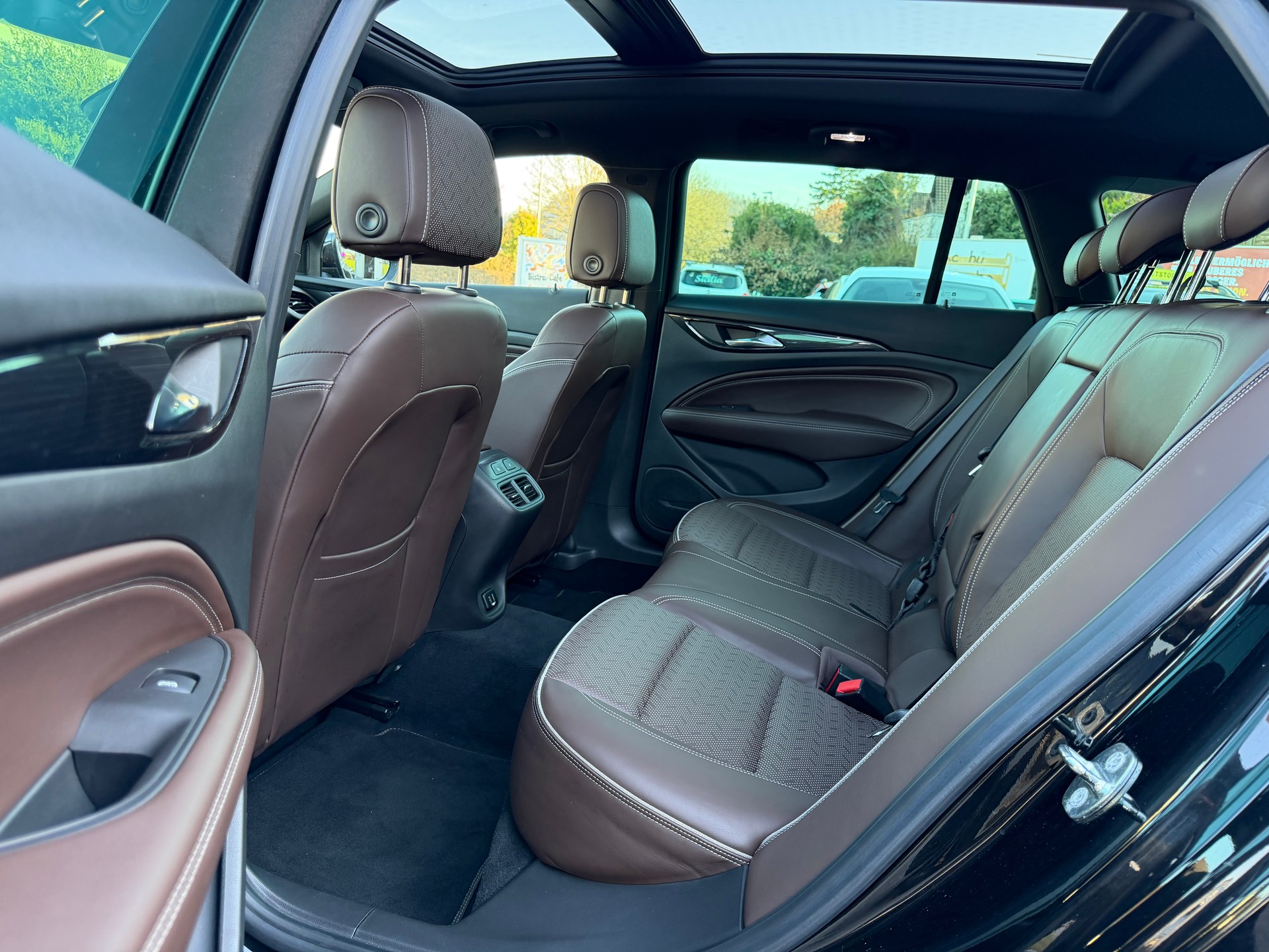 OPEL Insignia Sports Tourer OPC-Line 4x4-image-26