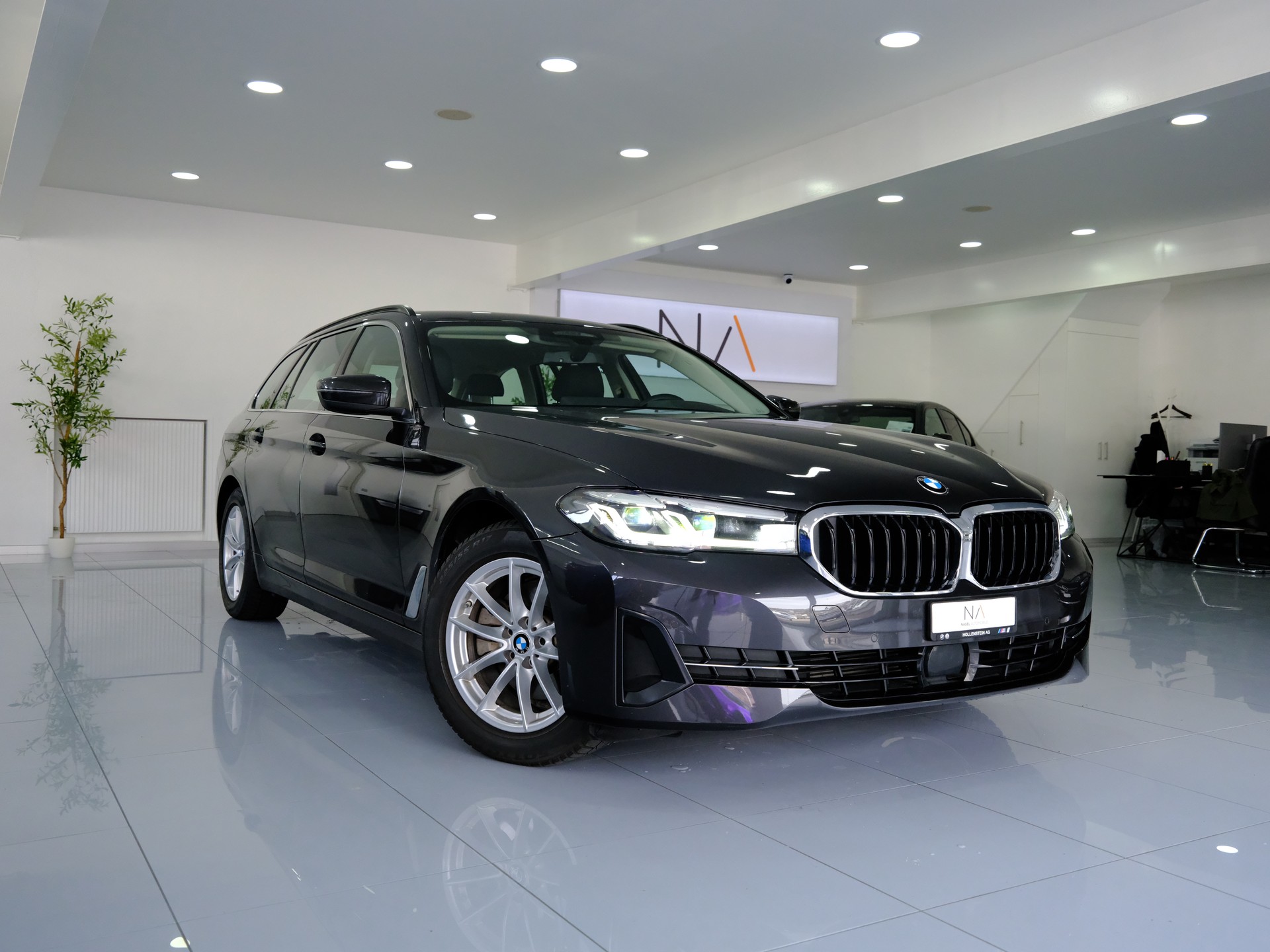 BMW 520d xDrive 48V Touring Steptronic-image-0