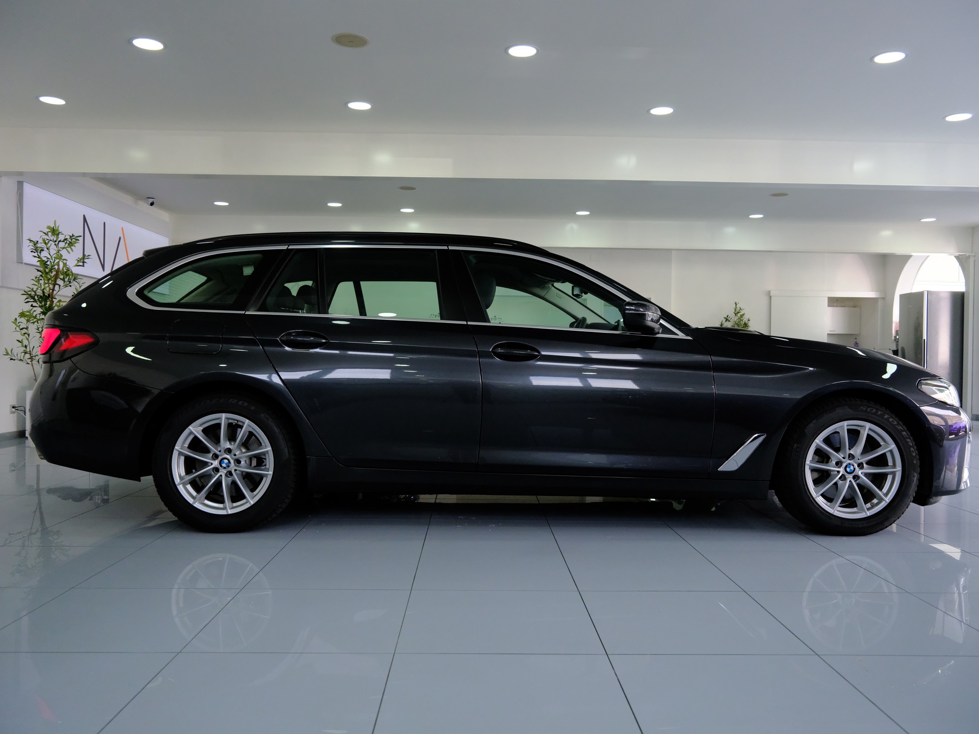 BMW 520d xDrive 48V Touring Steptronic-image-7