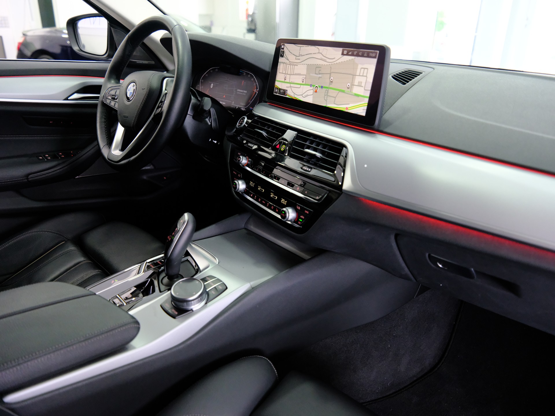 BMW 520d xDrive 48V Touring Steptronic-image-14