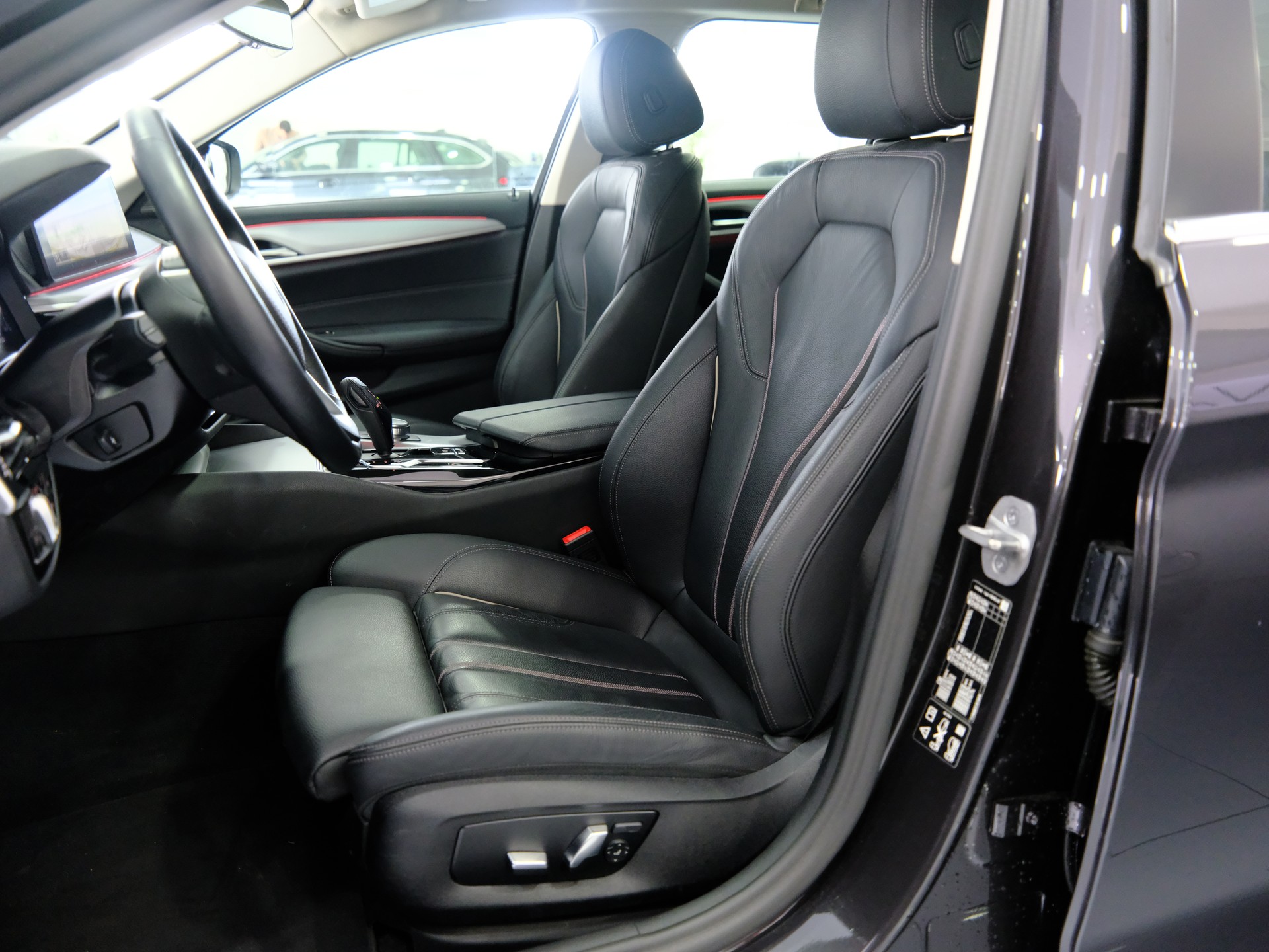 BMW 520d xDrive 48V Touring Steptronic-image-10