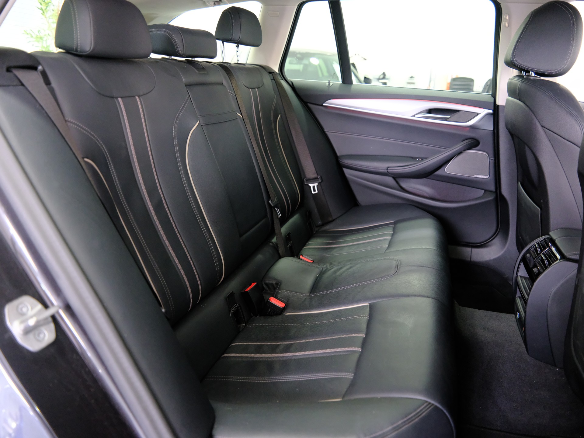 BMW 520d xDrive 48V Touring Steptronic-image-16