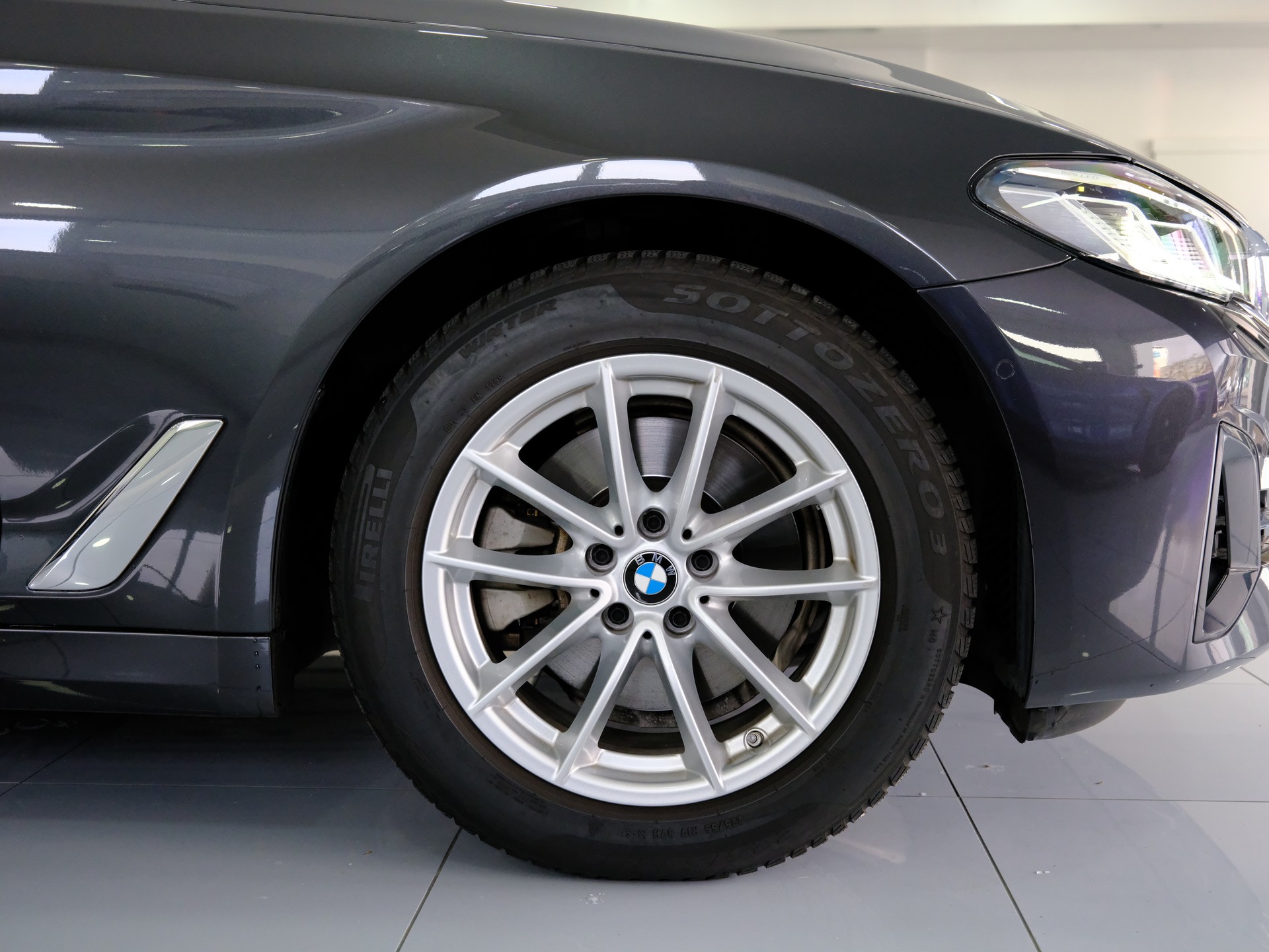 BMW 520d xDrive 48V Touring Steptronic-image-17