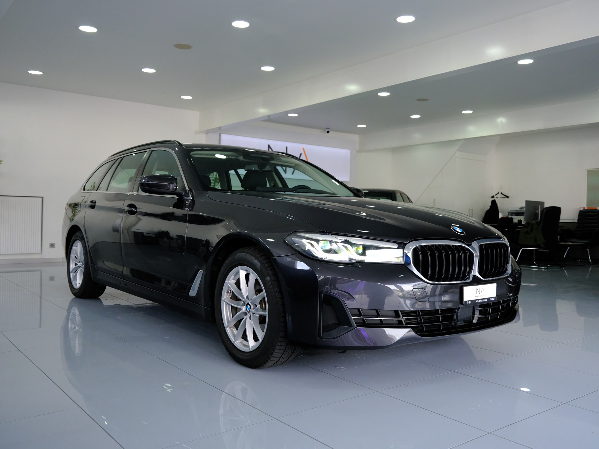 BMW 520d xDrive 48V Touring Steptronic-image-1