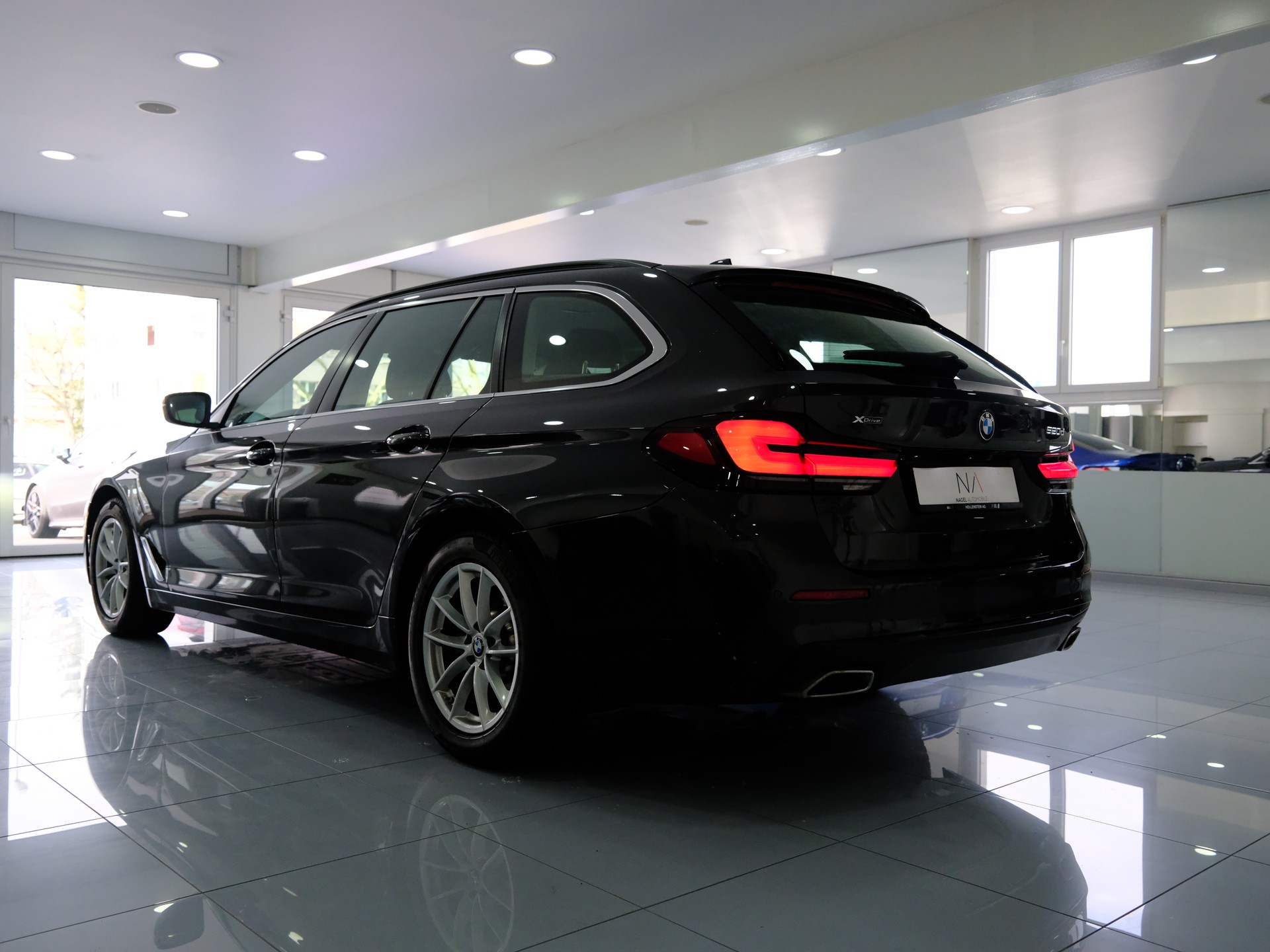 BMW 520d xDrive 48V Touring Steptronic-image-4