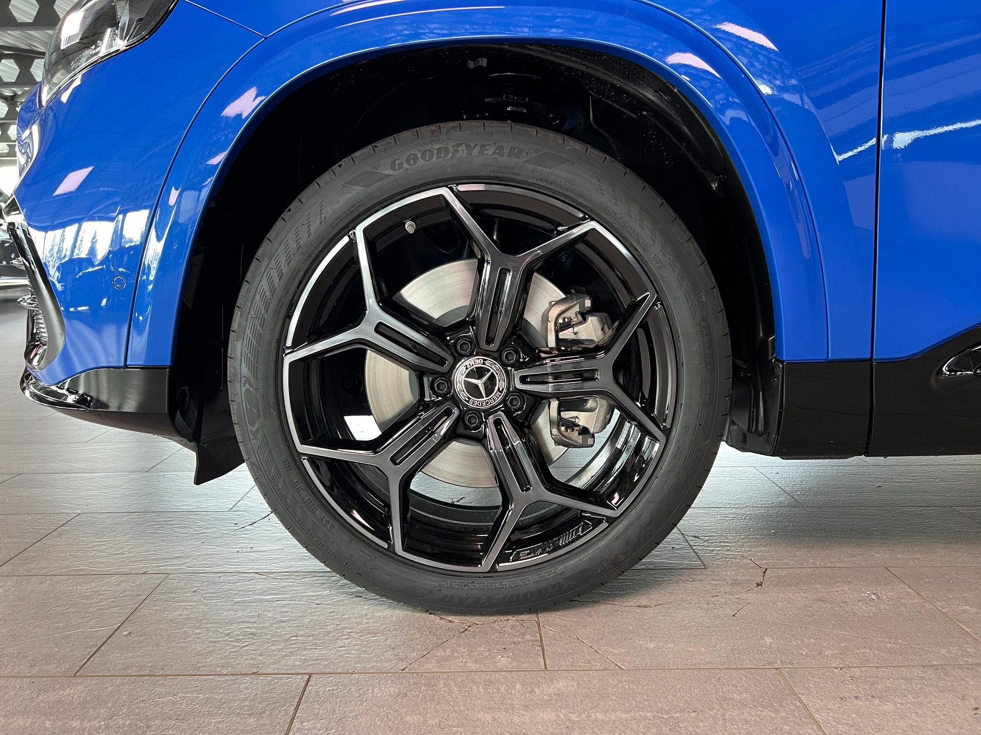MERCEDES-BENZ GLB 350 4Matic with EQ Technology-image-5