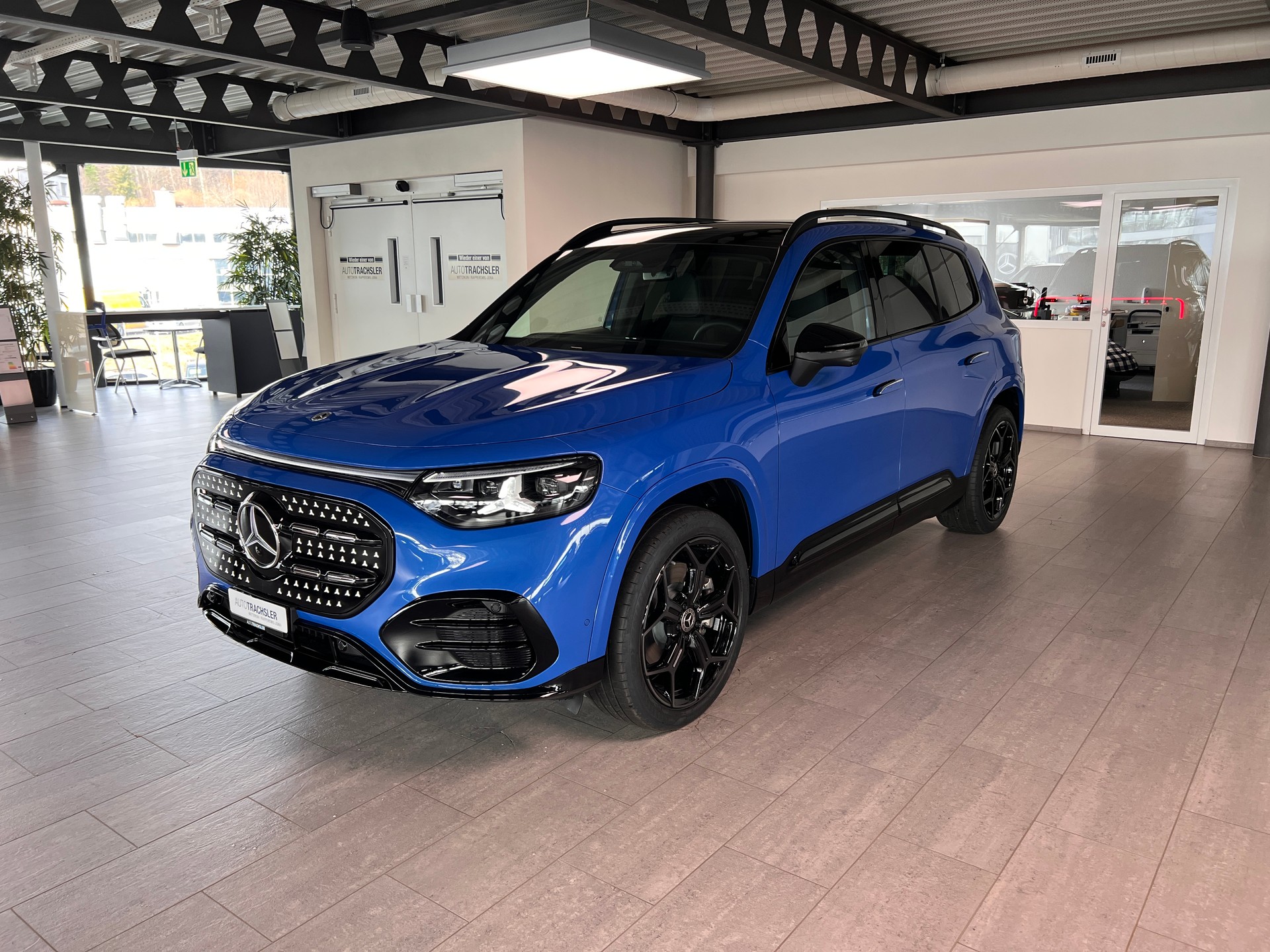 MERCEDES-BENZ GLB 350 4Matic with EQ Technology-image-3