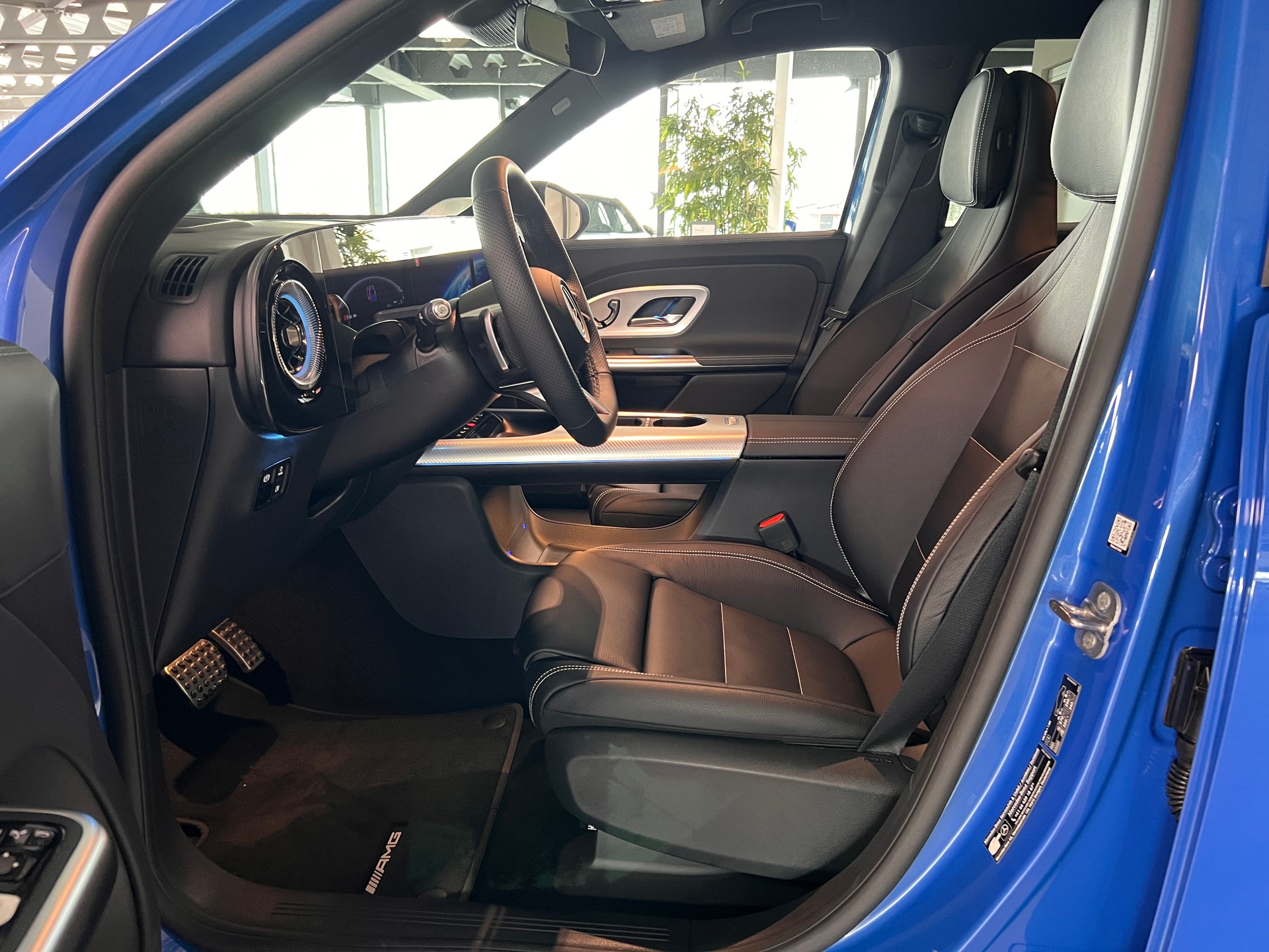 MERCEDES-BENZ GLB 350 4Matic with EQ Technology-image-9