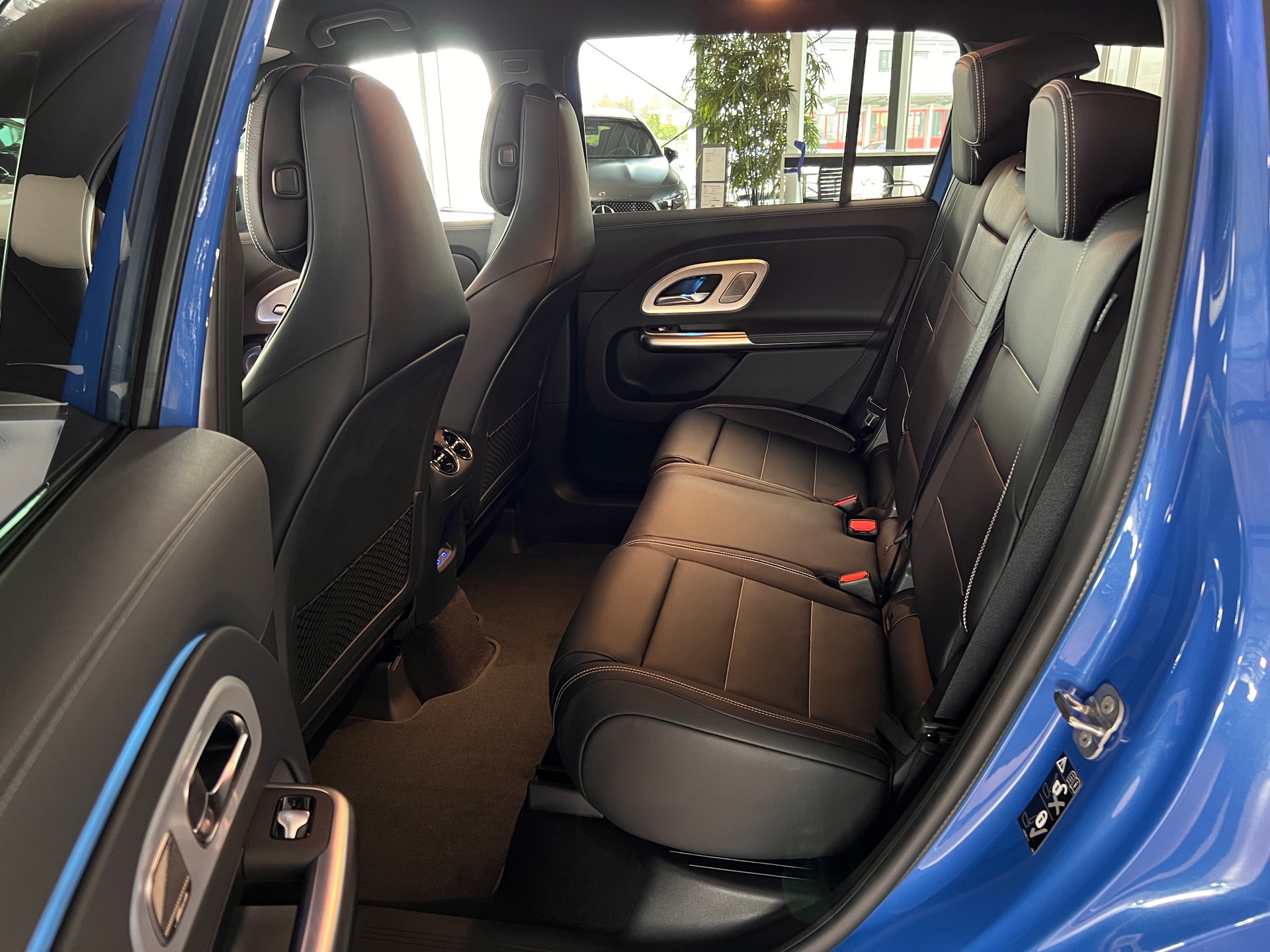 MERCEDES-BENZ GLB 350 4Matic with EQ Technology-image-8