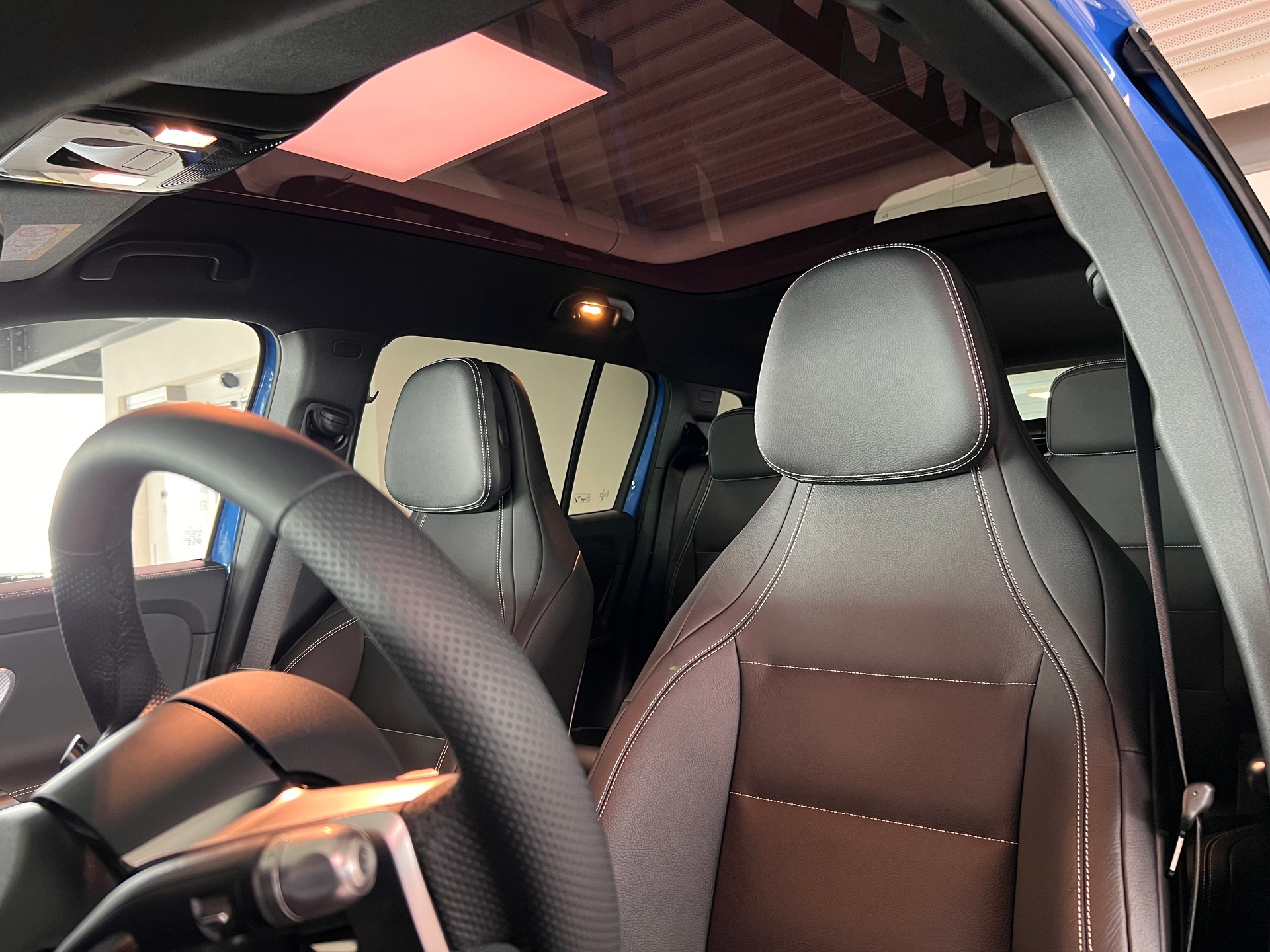 MERCEDES-BENZ GLB 350 4Matic with EQ Technology-image-12