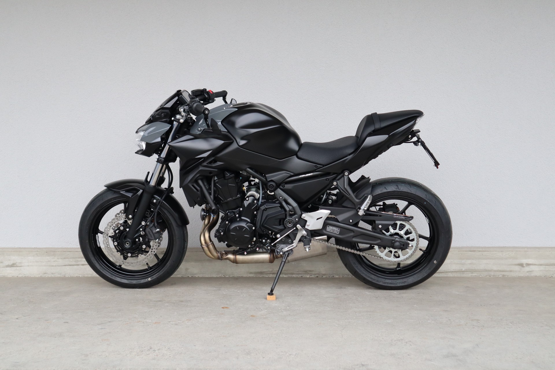 KAWASAKI Z 650 (35kW)-showroom-element-3