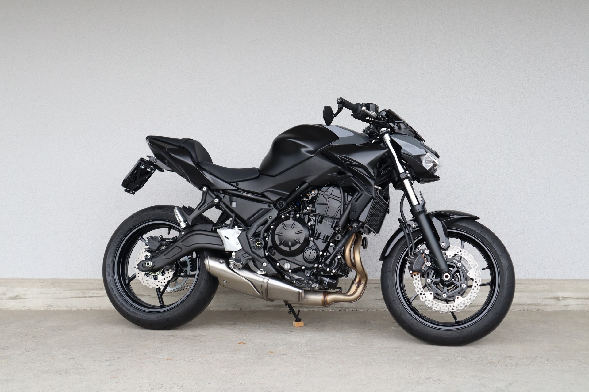 KAWASAKI Z 650 (35kW)-showroom-element-1