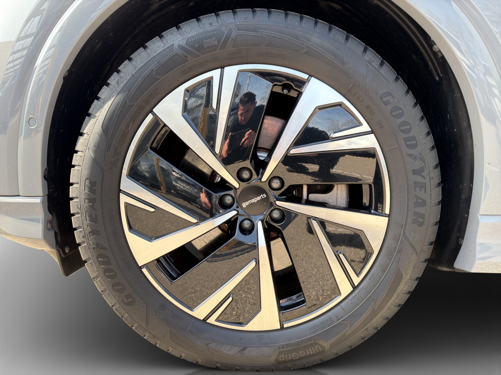 AUDI Q4 e-tron 50 quattro-image-13