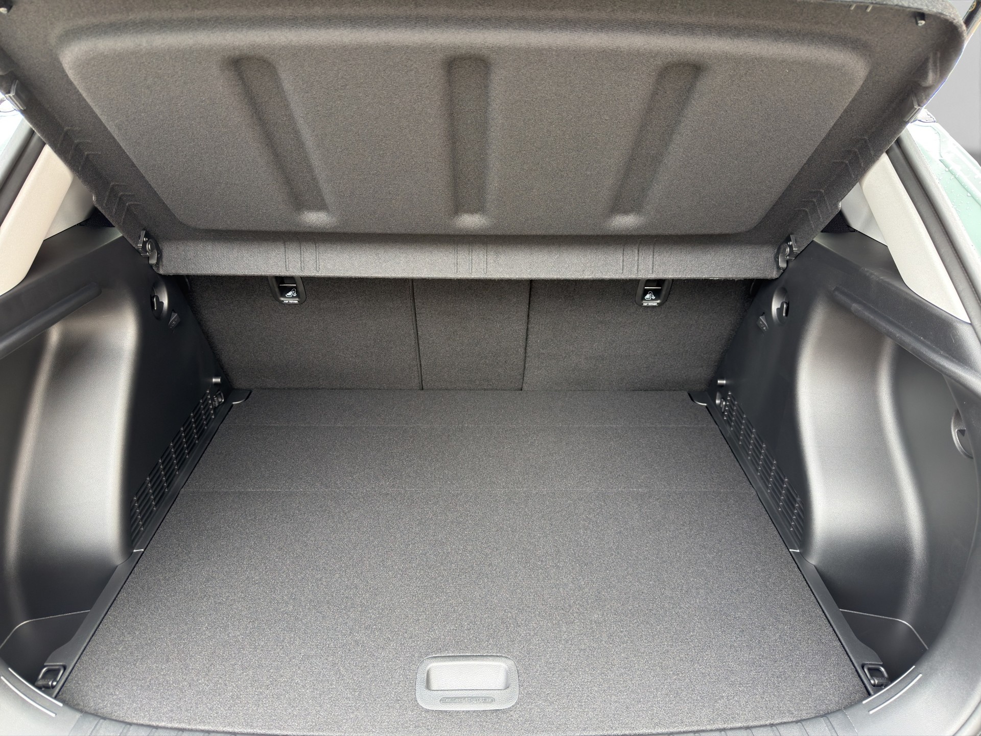 HYUNDAI Kona 1.6 GDi HEV Amplia DCT-image-12