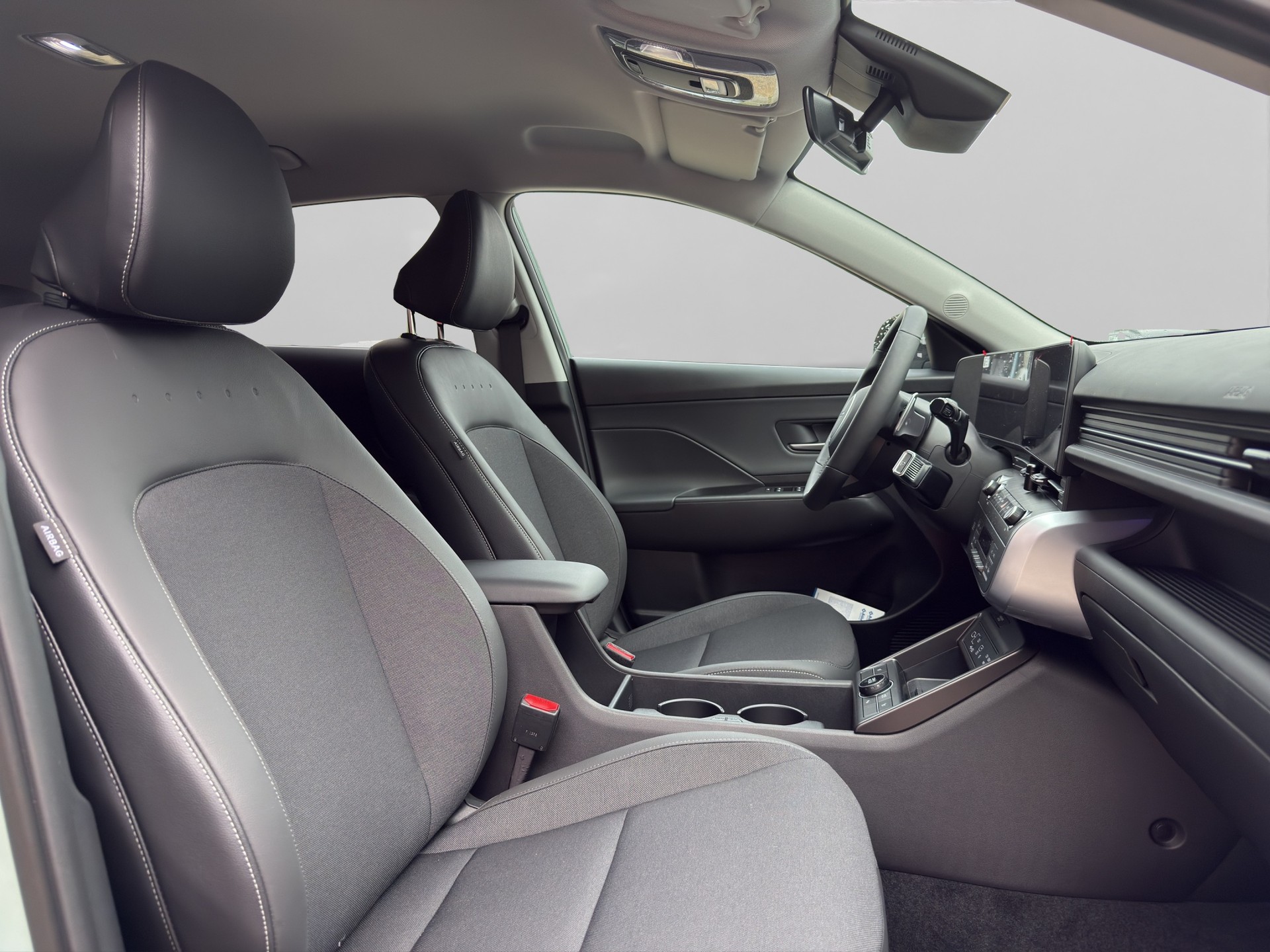 HYUNDAI Kona 1.6 GDi HEV Amplia DCT-image-9