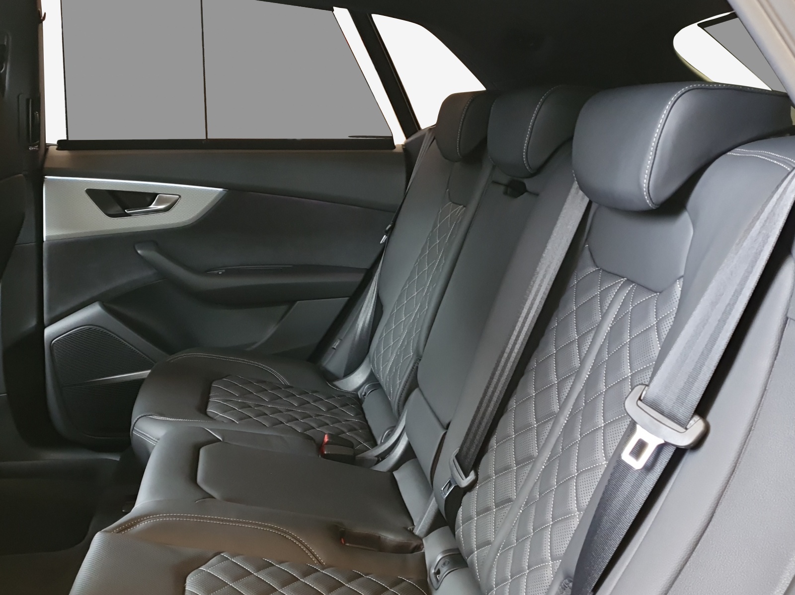 AUDI Q8 SUV TFSI e quattro 290 kW Attraction tiptronic-image-11