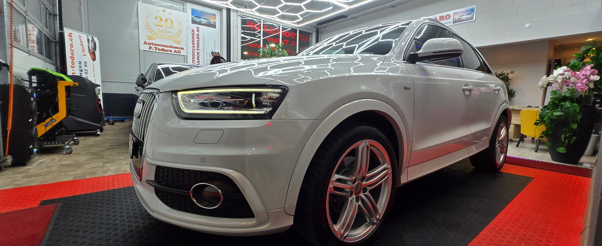 AUDI Q3 2.0 TFSI quattro S-tronic-image-25