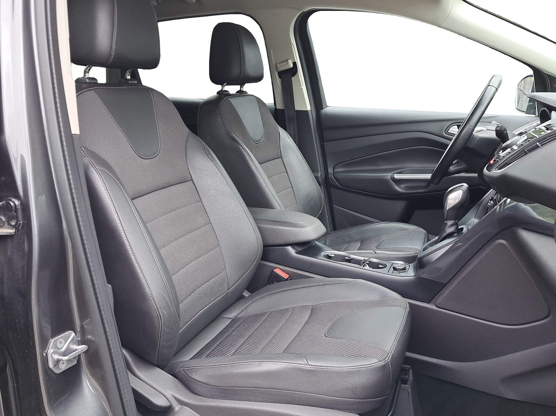 FORD Kuga 2.0 TDCi Titanium 4WD PowerShift *Anhängerkupplung*-image-10